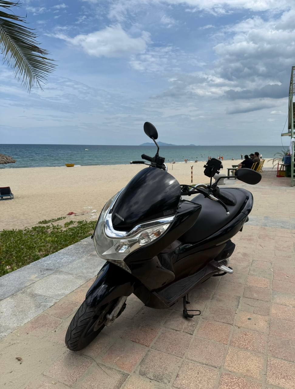 Фото 2: Продаётся ухоженный Honda PCX 125cc 2010 года в хорошем техническом состоянии.