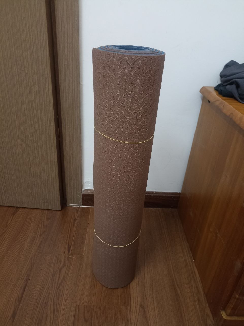 Продаётся коврик для йоги за 100 000 донгов