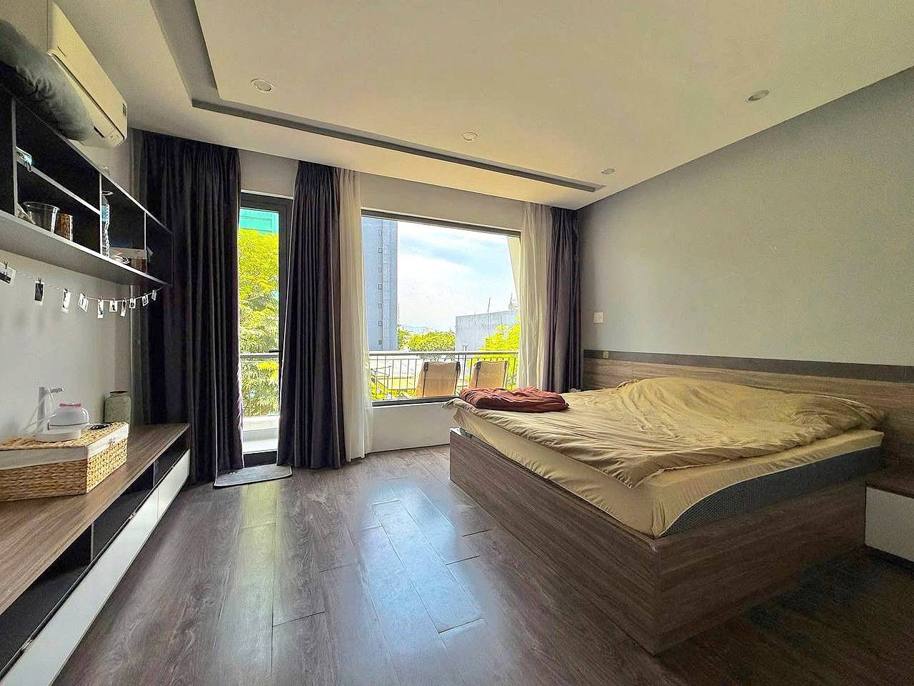 Дом 3 этажа, 4 спальни, 4 санузла, площадь 100 м²
