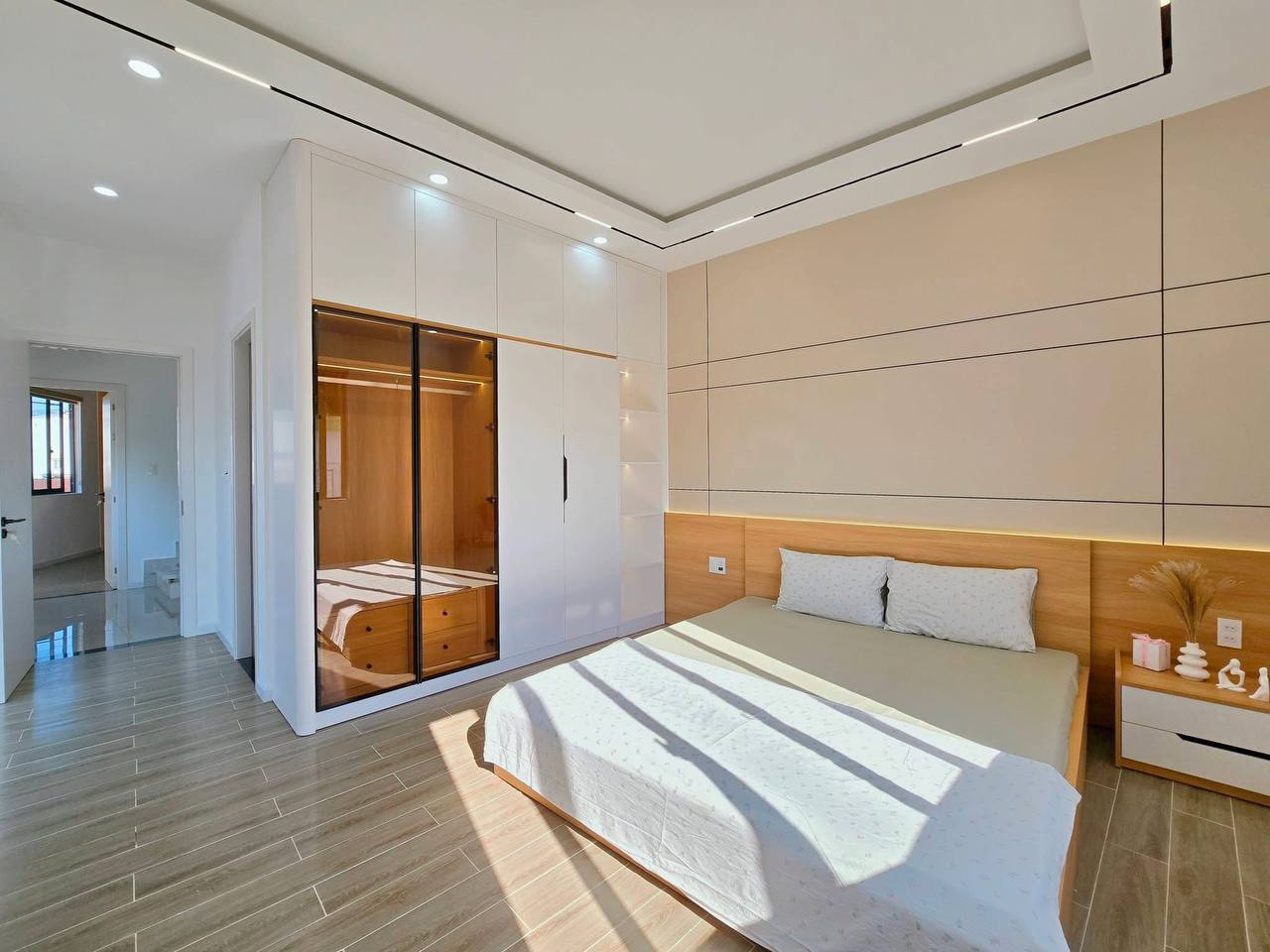 Сдаётся дом 3 этажа, 3 спальни, 3 санузла, площадь 90 м²