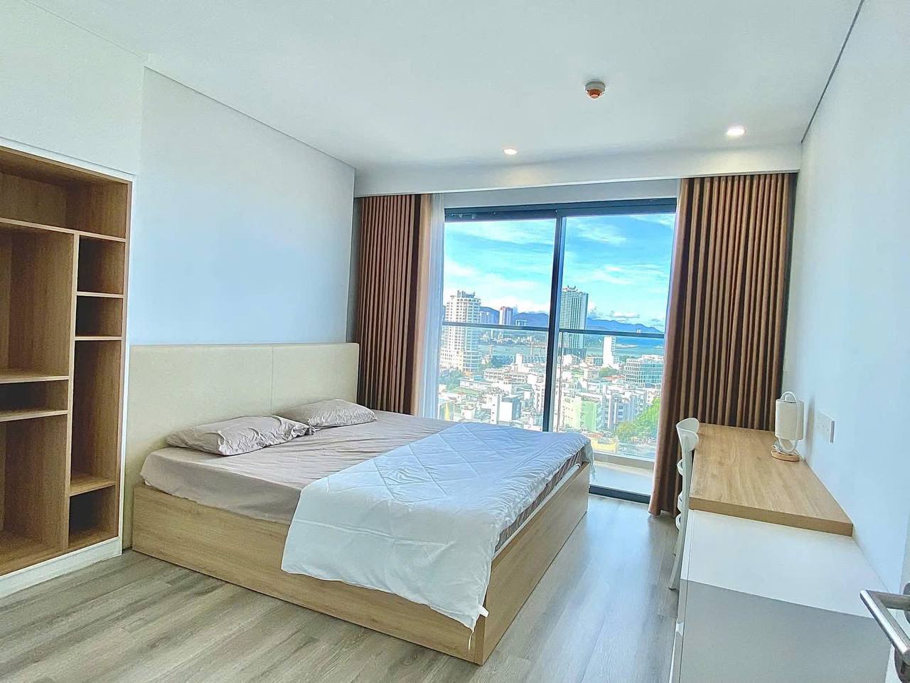 Сдаётся квартира с двумя спальнями в жилом комплексе Marina Suites в центре Нячанга…