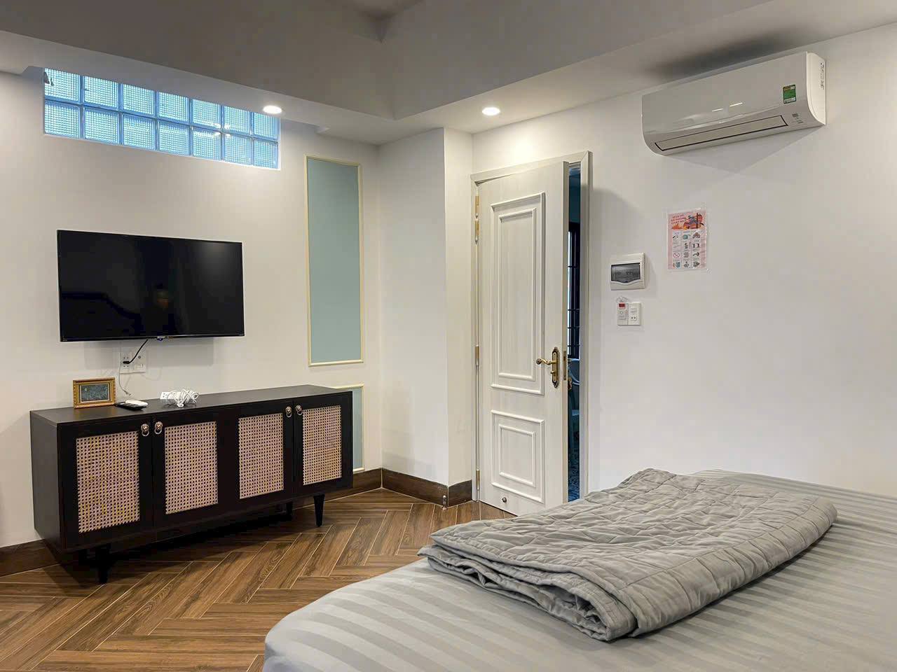Фото 2: Сдаётся квартира в центре Нячанга, площадь 45 м², с балконом, полностью меблирована…