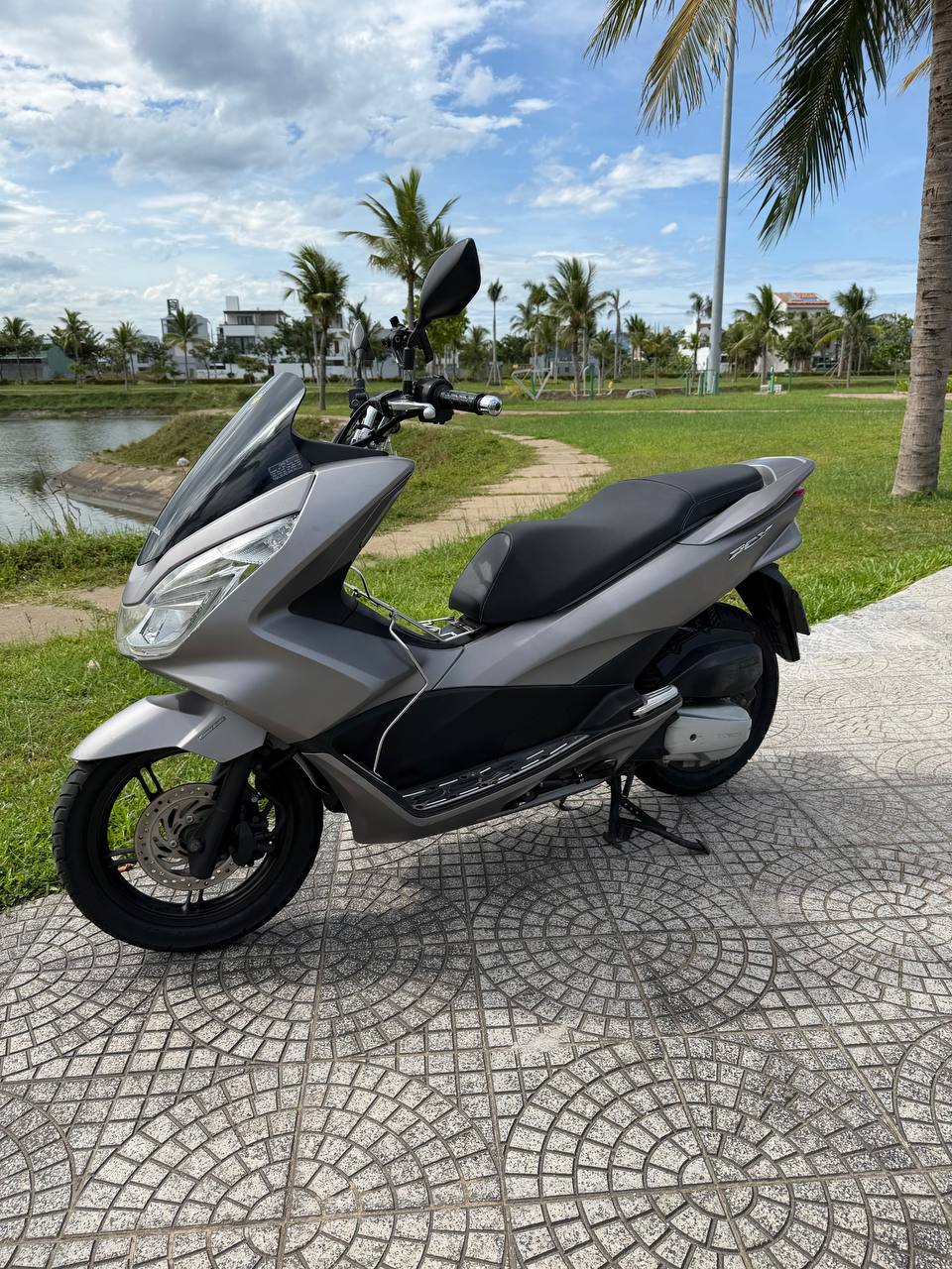 Фото 2: Продаётся Honda PCX 125 (Smart Key) 2017 года в хорошем состоянии, полностью исправен.