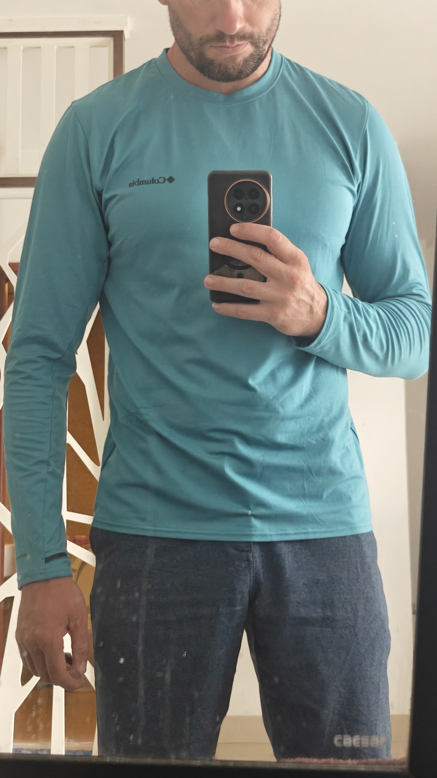 Фото 2: Продаются вещи в идеальном состоянии: футболки Adidas и Columbia…