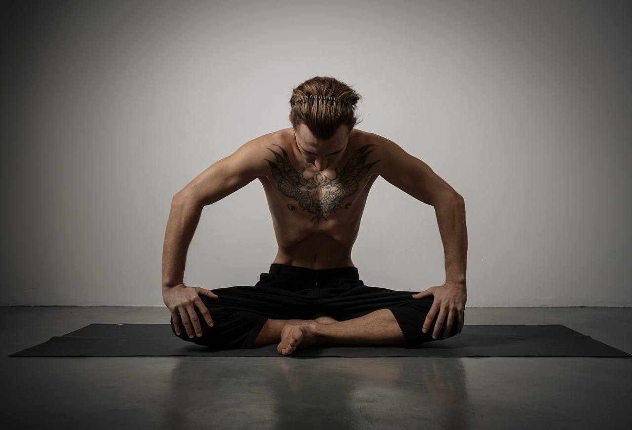 Тренировка FYSM yoga 2 level на свежем воздухе у моря