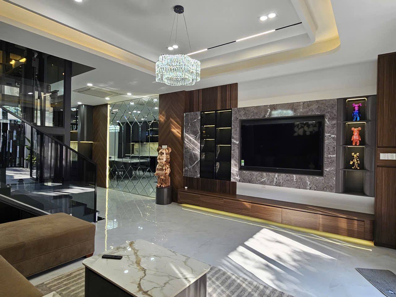 Фото 3: Сдаётся дом в районе My Gia (западная часть Нячанга) площадью 270 м²…