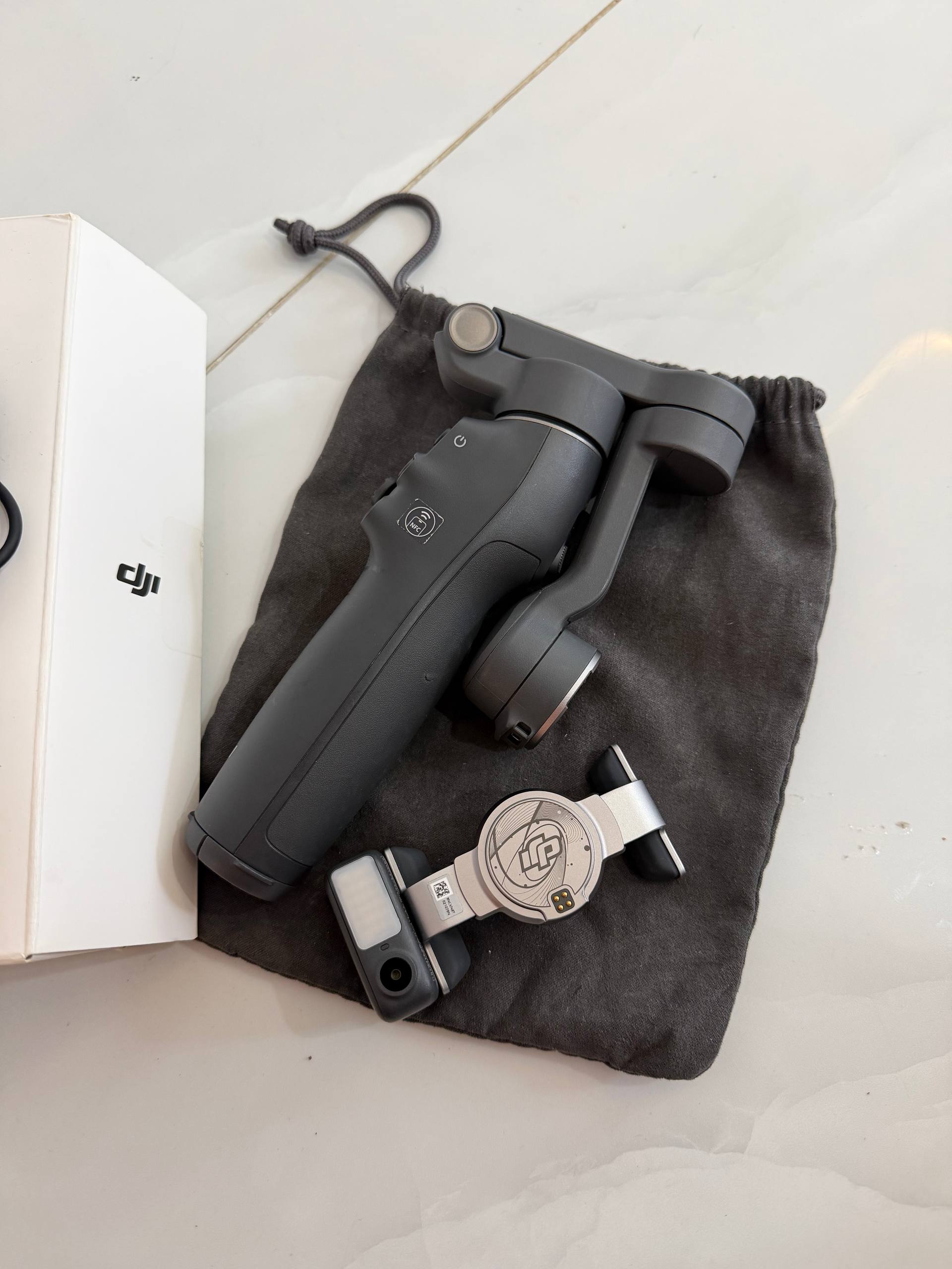 Фото 3: Продаю стабилизатор DJI Osmo Mobile 8 в отличном состоянии, полный ком