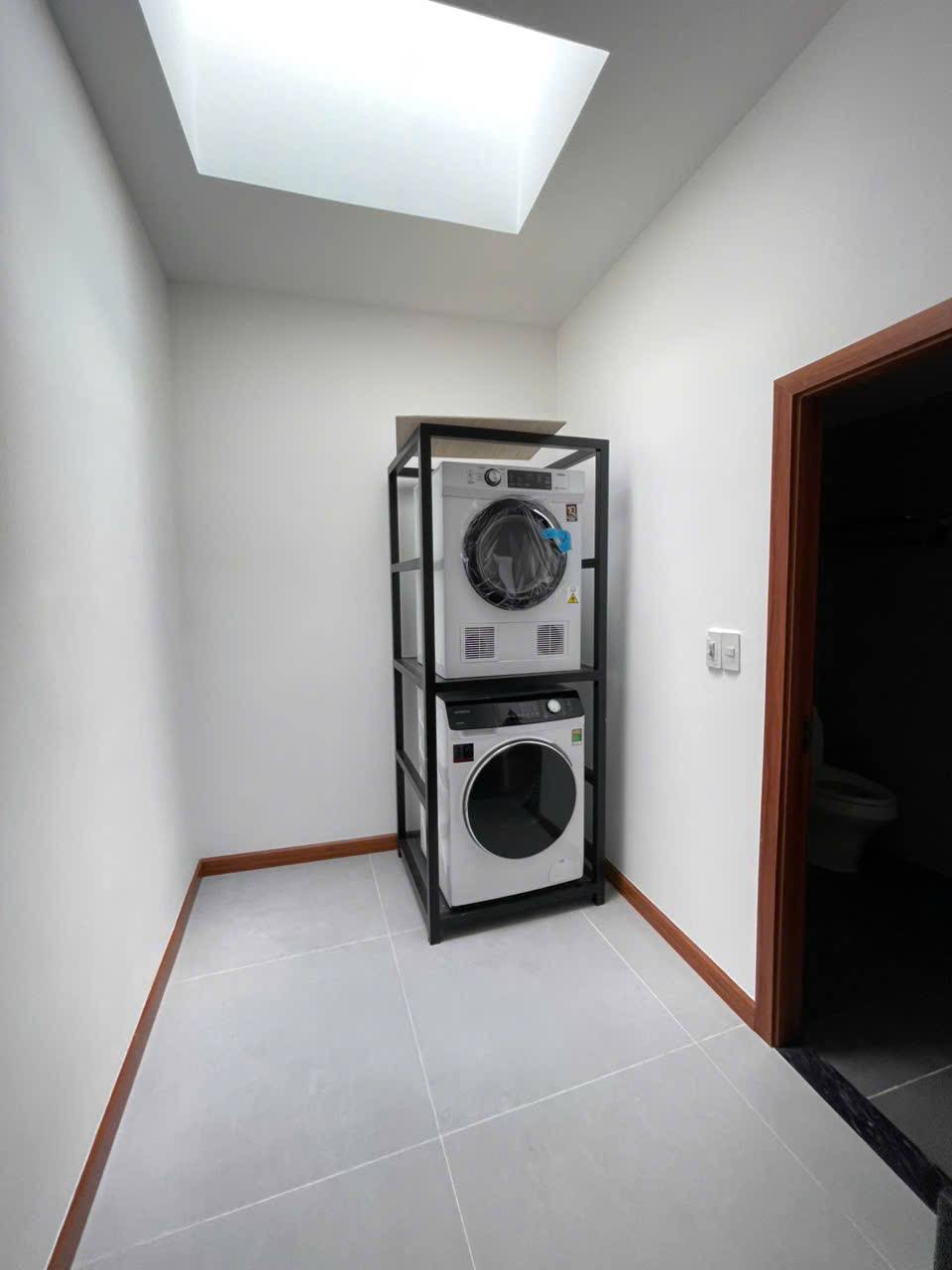 Дом 2 этажа, 3 спальни, 3 санузла, 108 м²