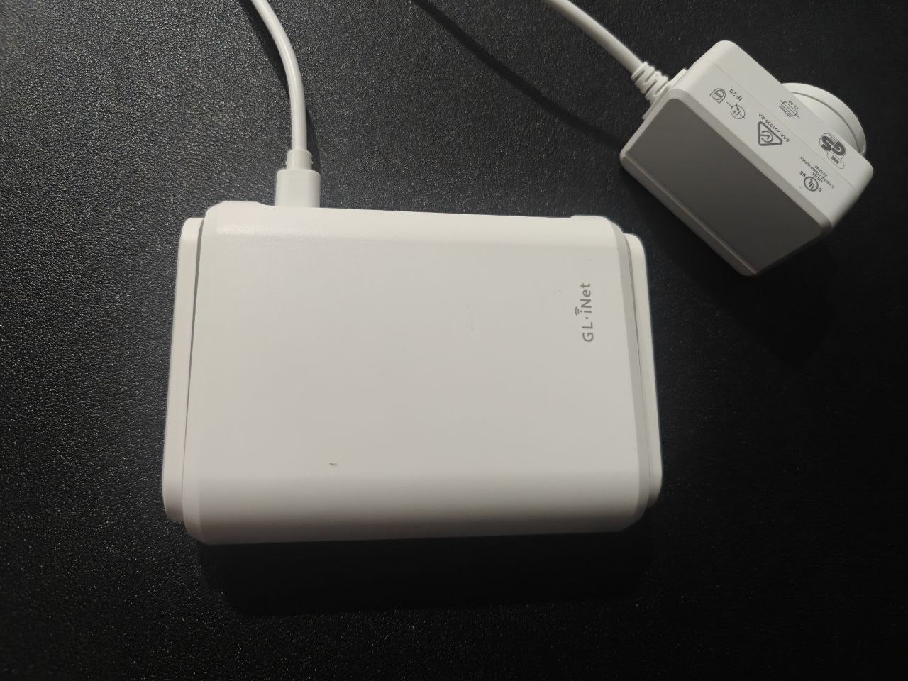 Фото 3: Продаётся компактный роутер GL-SFT1200 на OpenWrt, поддерживает 2.4 ГГц и 5 ГГц, имеет…