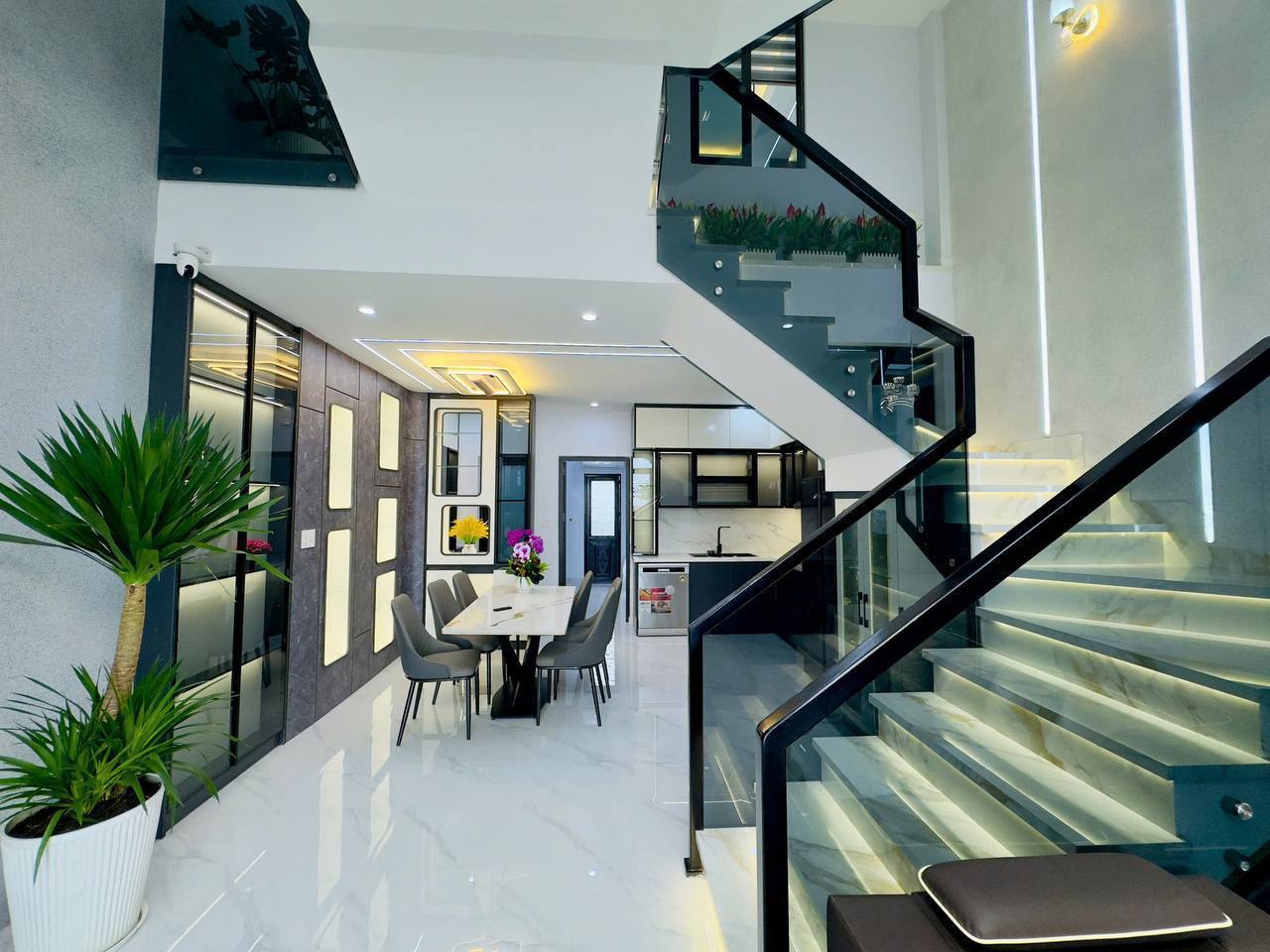 Фото 2: Пересдаётся 4-этажный дом в районе Hoa Minh, Lien Chieu, Дананг…