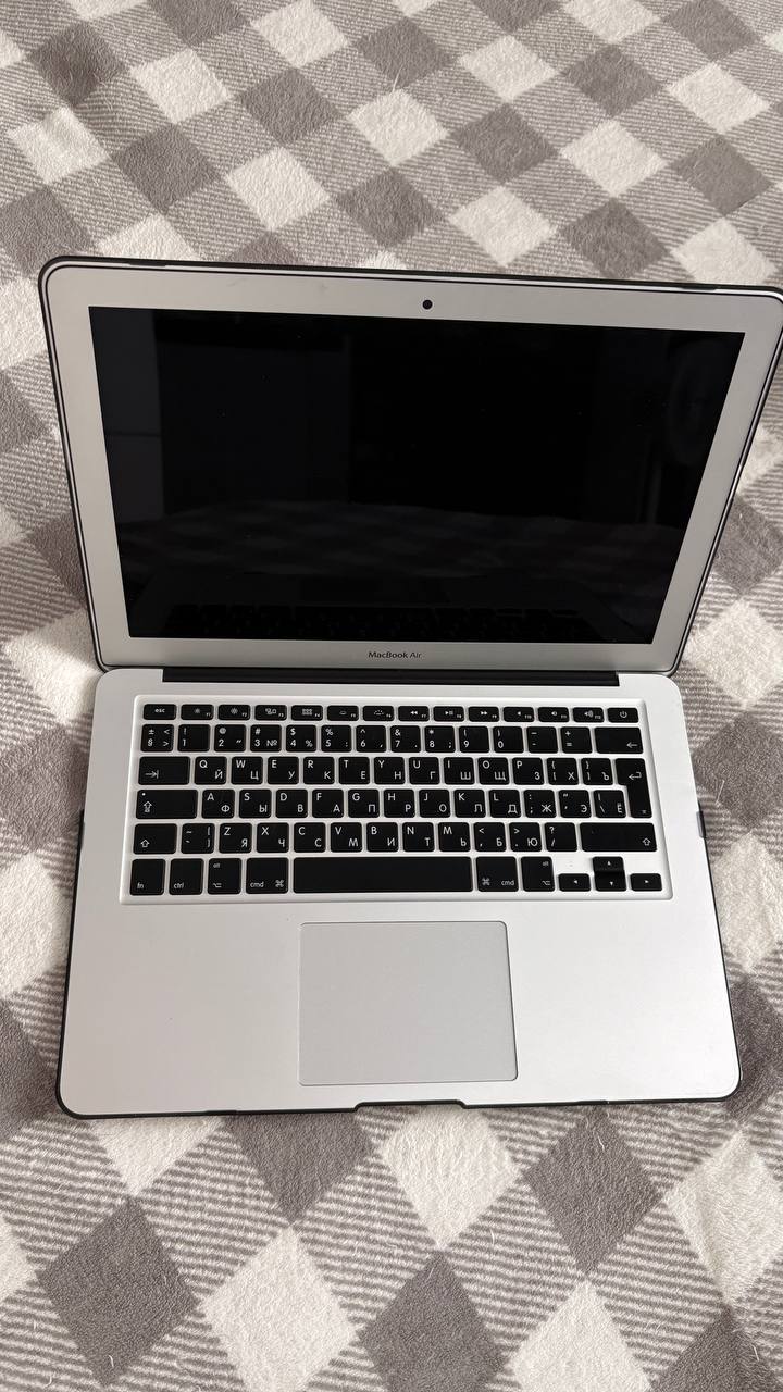 Продаётся MacBook Air в отличном состоянии, всегда был в чехле