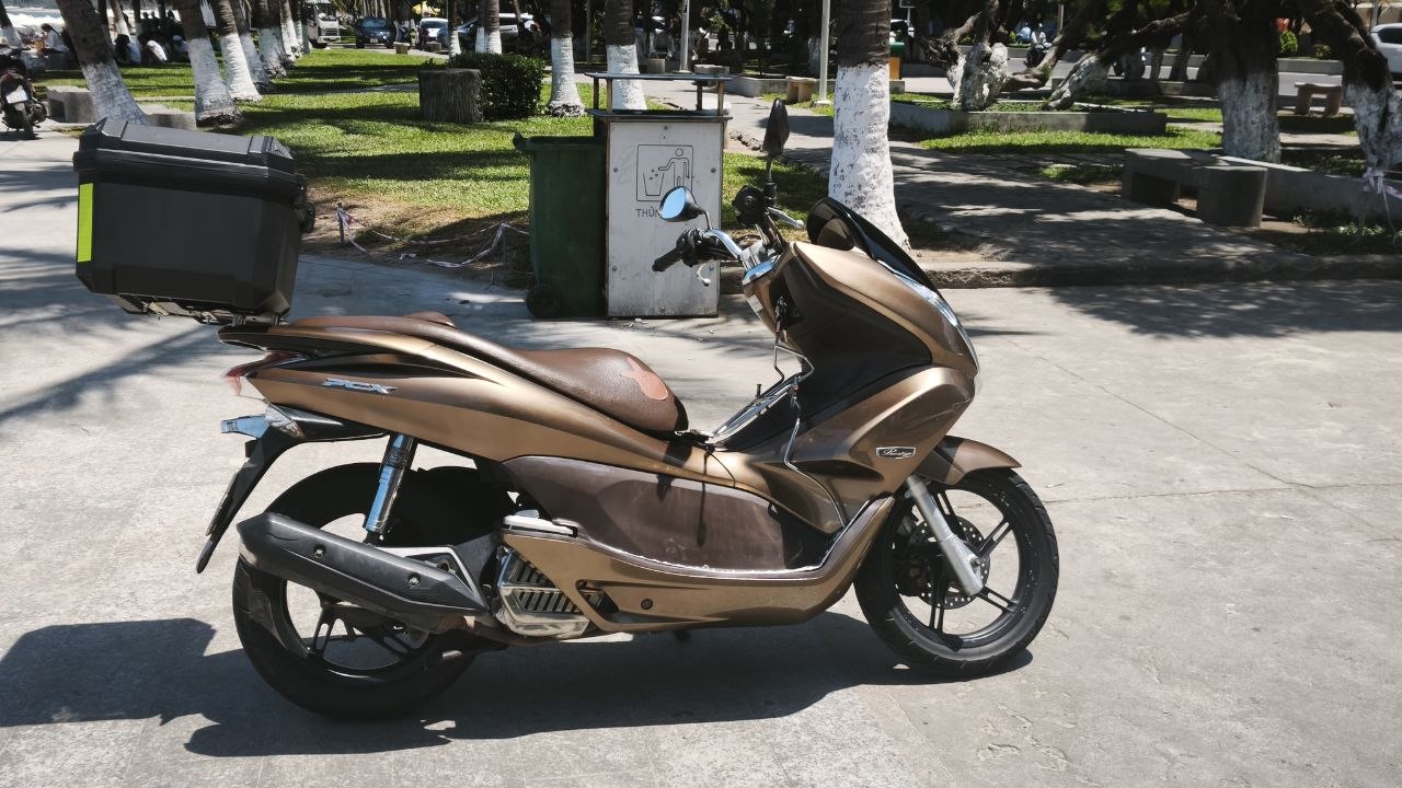 Фото 3: Продаю Honda PCX 125 2011 года в отличном состоянии