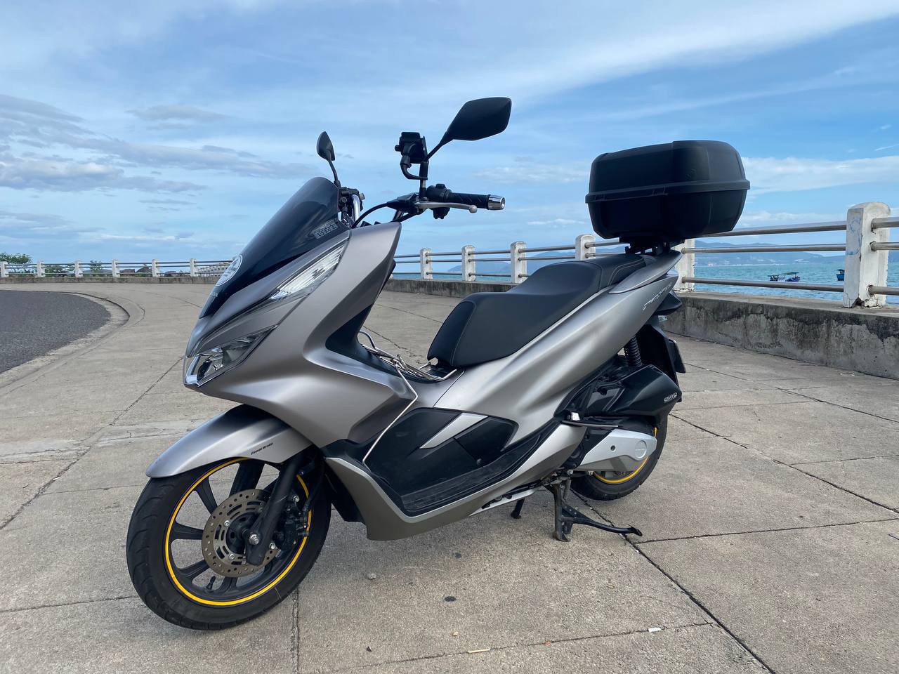 Сдаётся в аренду мотобайк Honda PCX 150cc (третий кузов) в Нячанге