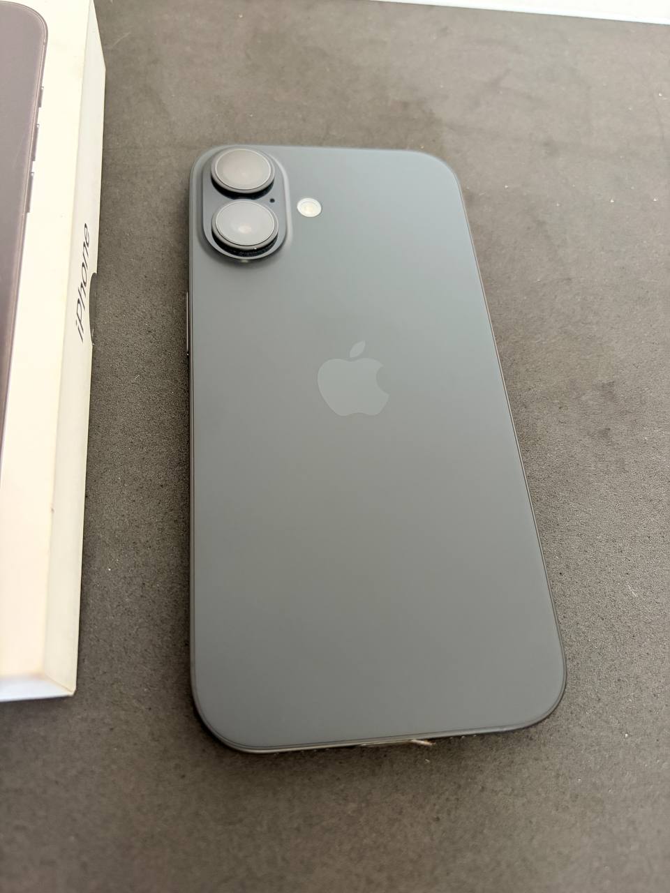 Фото 2: Продается iPhone 16 256Gb (2025) черного цвета, куплен в марте 2025