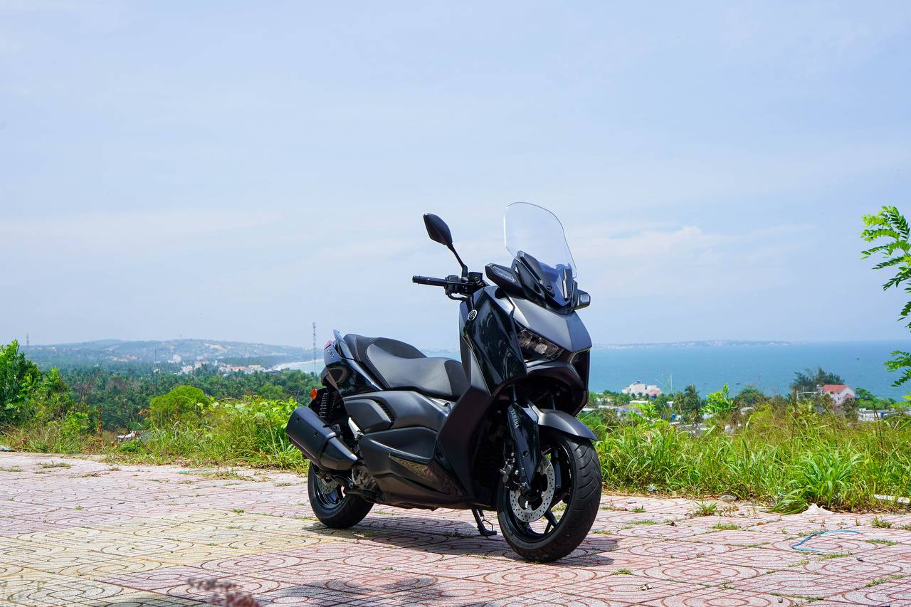 Новый максискутер Yamaha XMAX 300 куб