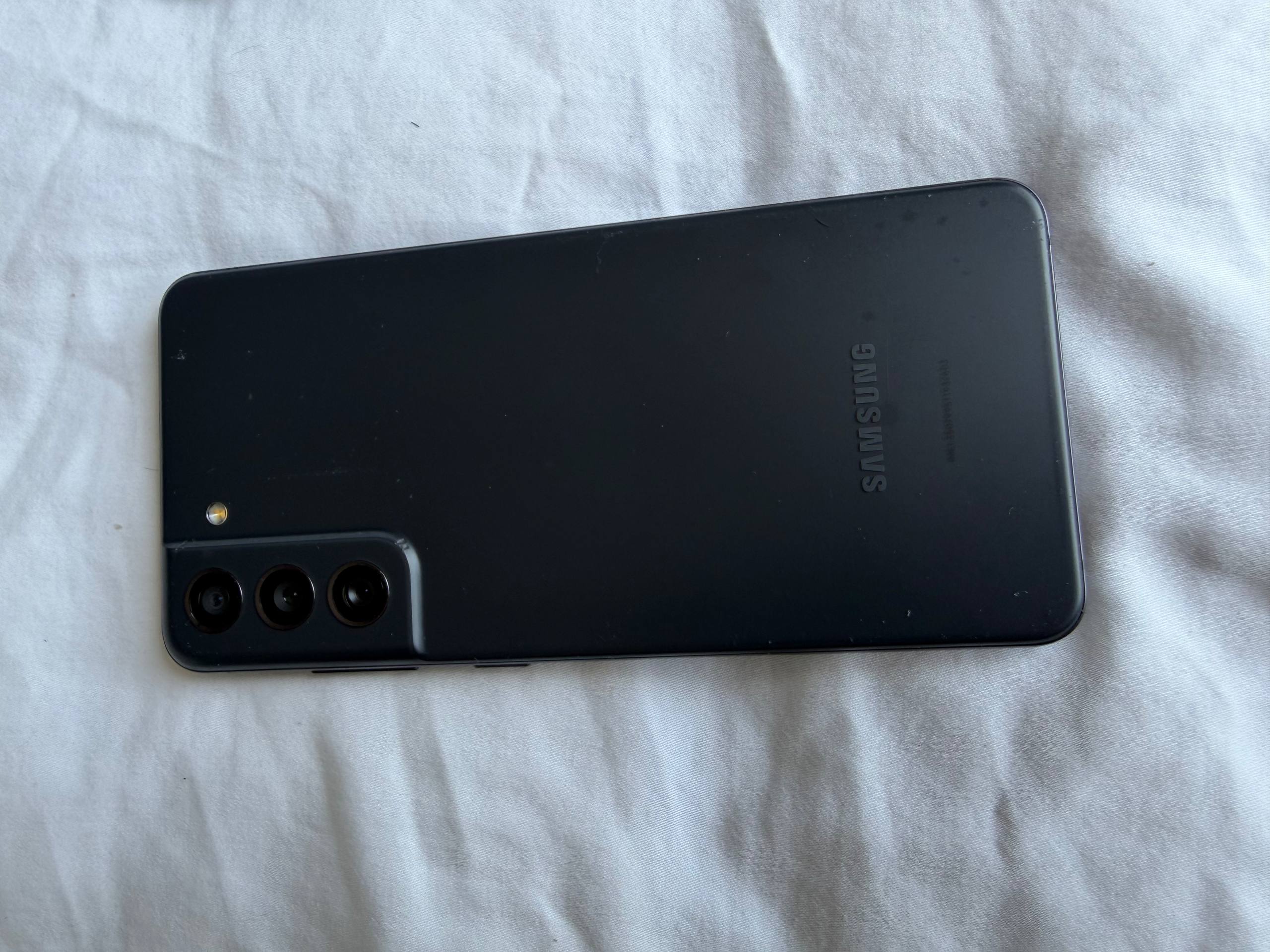 Фото 2: Продаются два смартфона Samsung Galaxy S21 FE 5G в отличном состоянии.