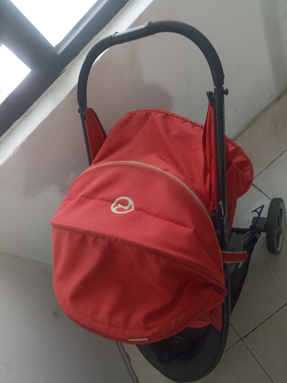 Фото 2: Продаётся коляска Cybex, бывшая в употреблении, побывала в пяти странах.