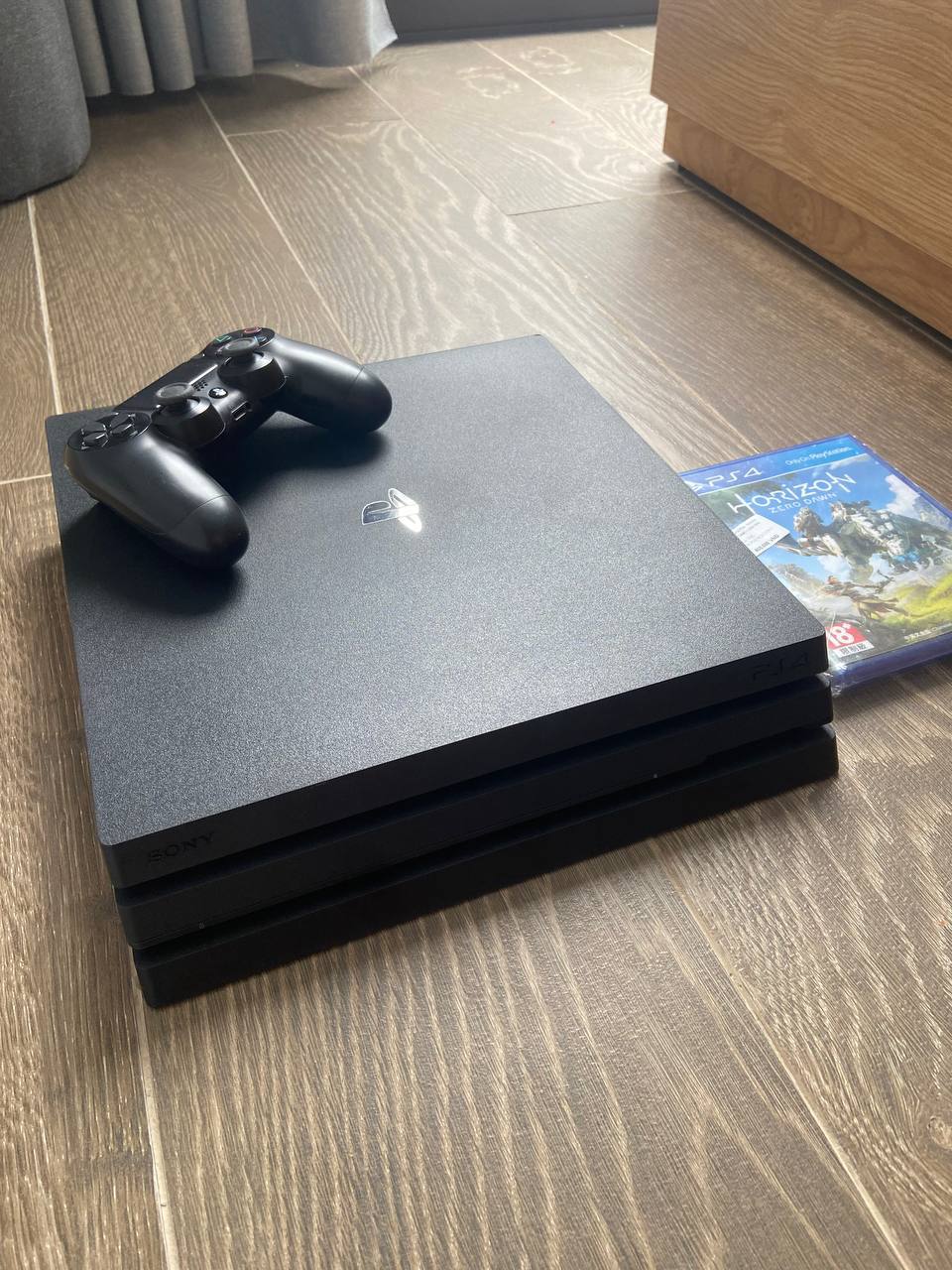 Продаётся игровая приставка Sony PlayStation 4 Pro на 1 ТБ в отличном…