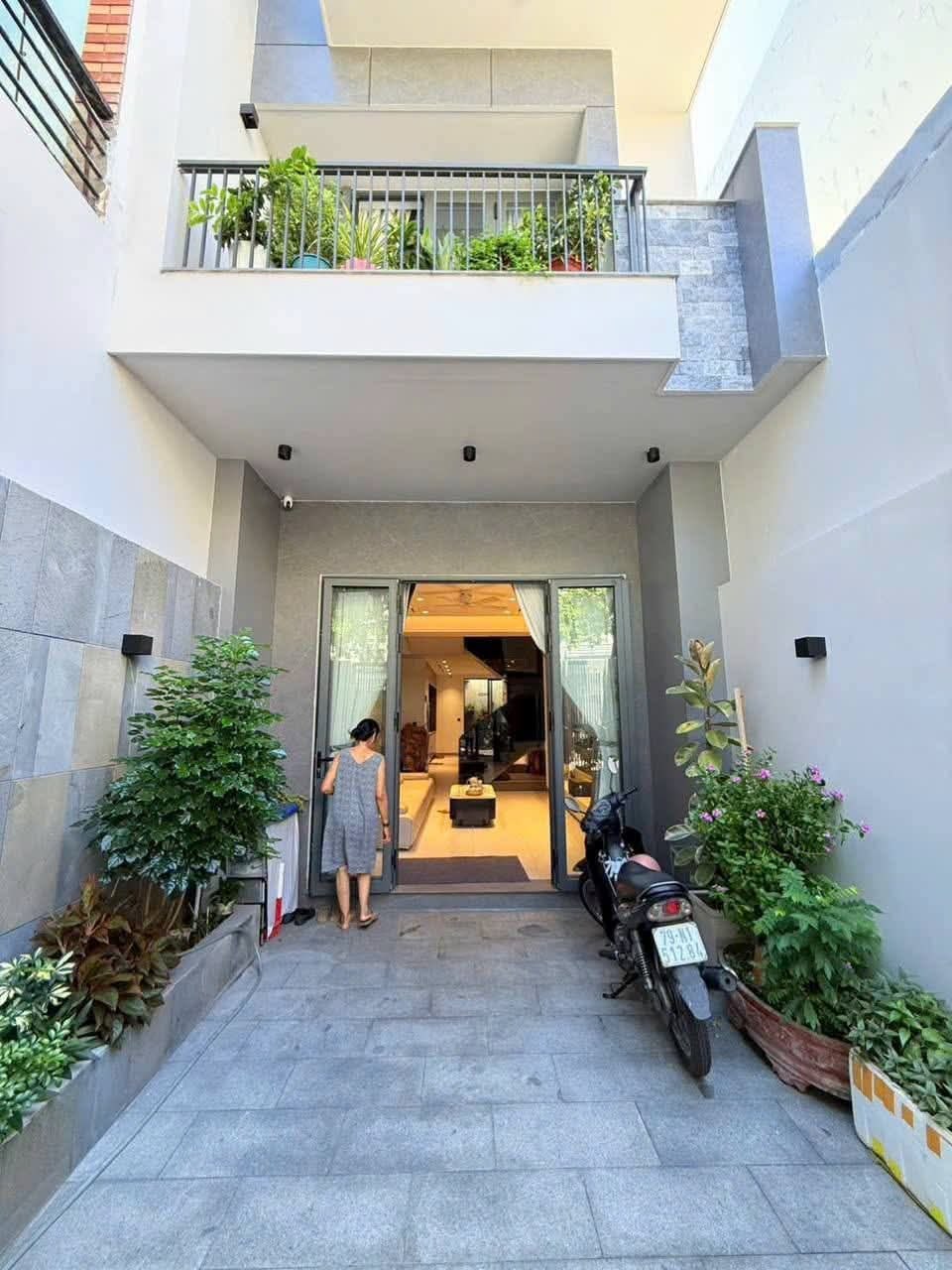 Просторный дом в аренду в районе VCN Phuoc Hai, площадь 350 м², 4 спал