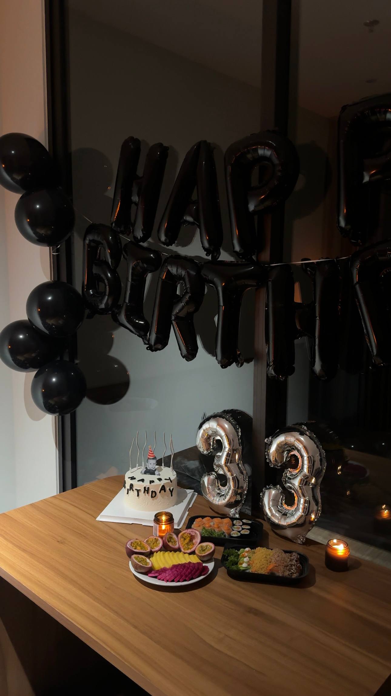 Фото 3: Отдам даром чёрные воздушные шары с надписями «happy birthday» и…