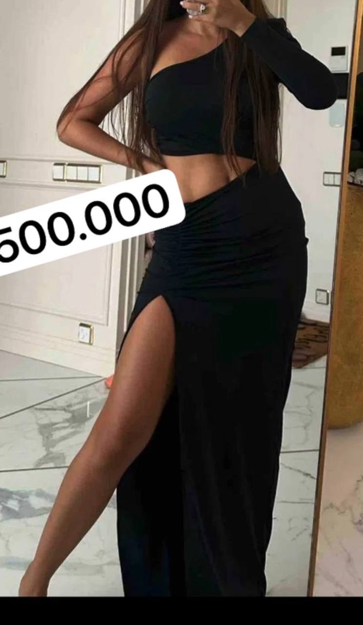 Продаётся чёрное платье DL Dress, размер 42, в хорошем состоянии, привезено из России.