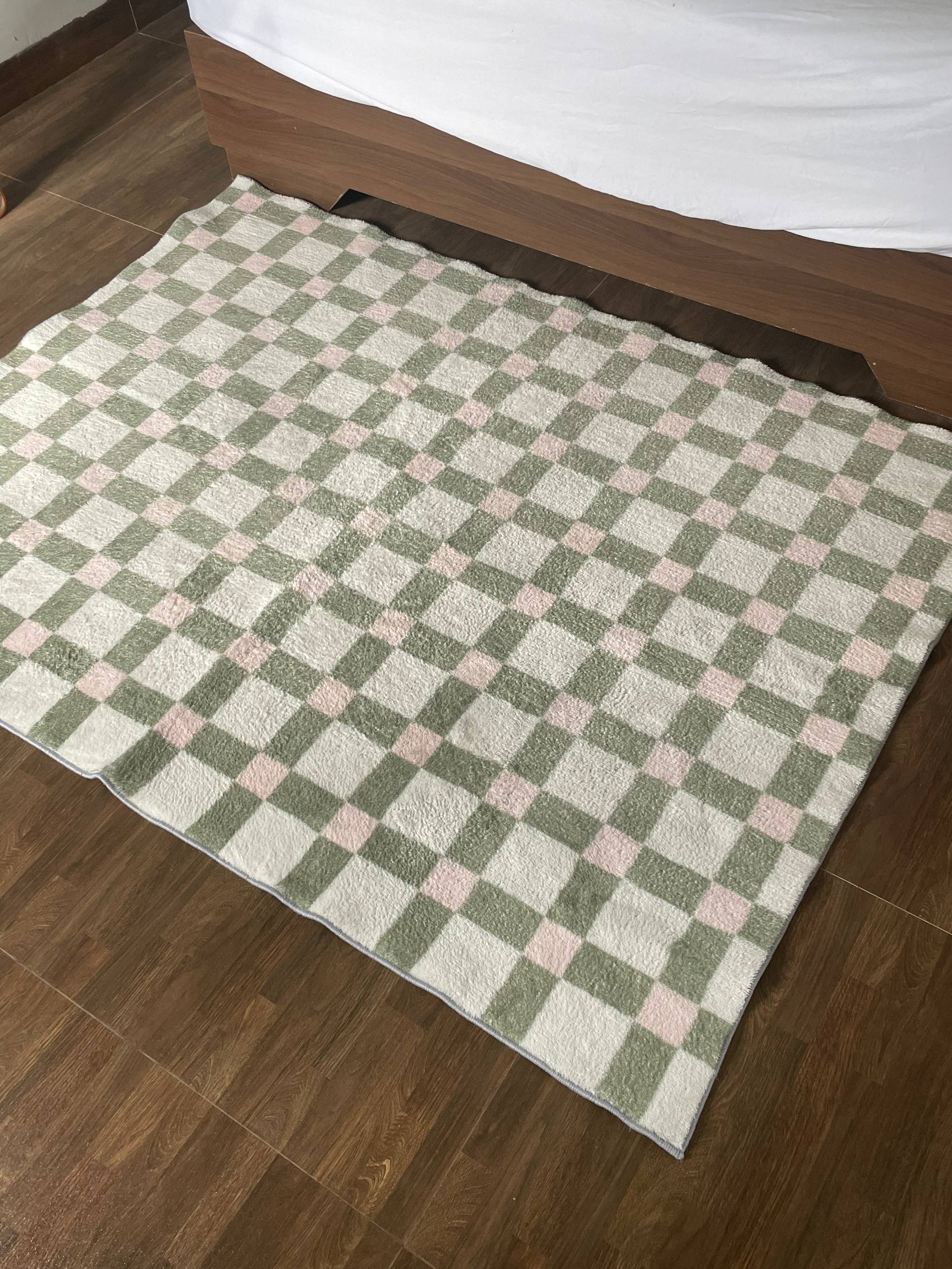 Фото 2: Продаются различные вещи: стеллаж 120x60 за 100к, ковер примерно 160x120 за 100к…