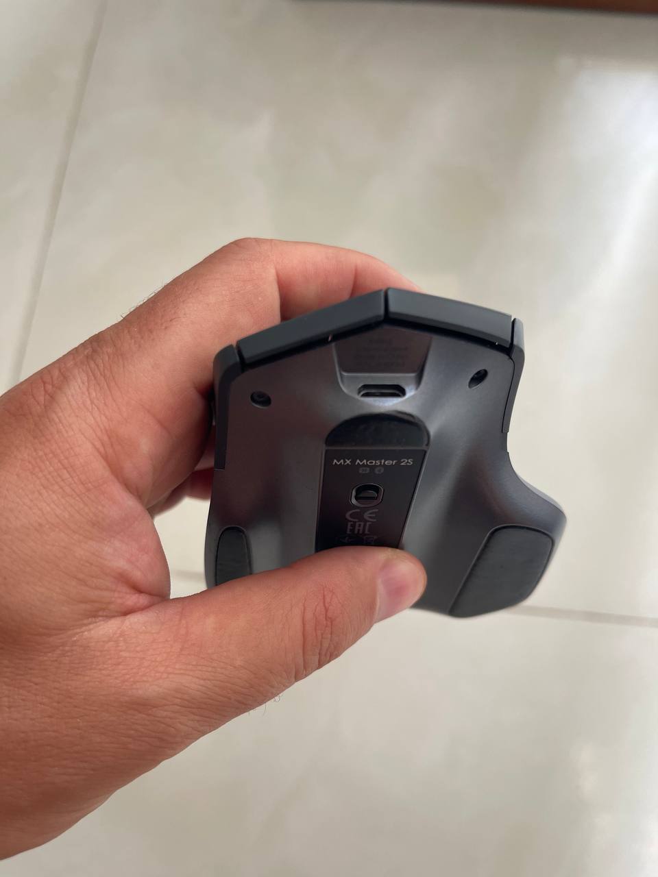 Продаётся беспроводная мышь Logitech MX Master 2S в хорошем состоянии.