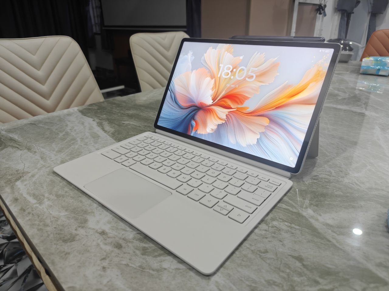 Продаётся планшет Lenovo Yoga Tab Plus (TB520FU) 2025 года в идеальном