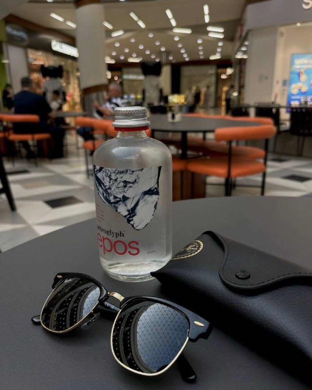 Фото 2: Продаю оригинальные очки Ray-Ban Clubmaster в хорошем состоянии