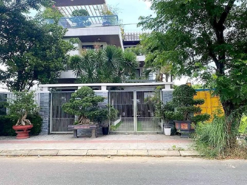 Фото 2: Сдаётся вилла 3 этажа, 3 спальни, 4 санузла, площадь 220 м²