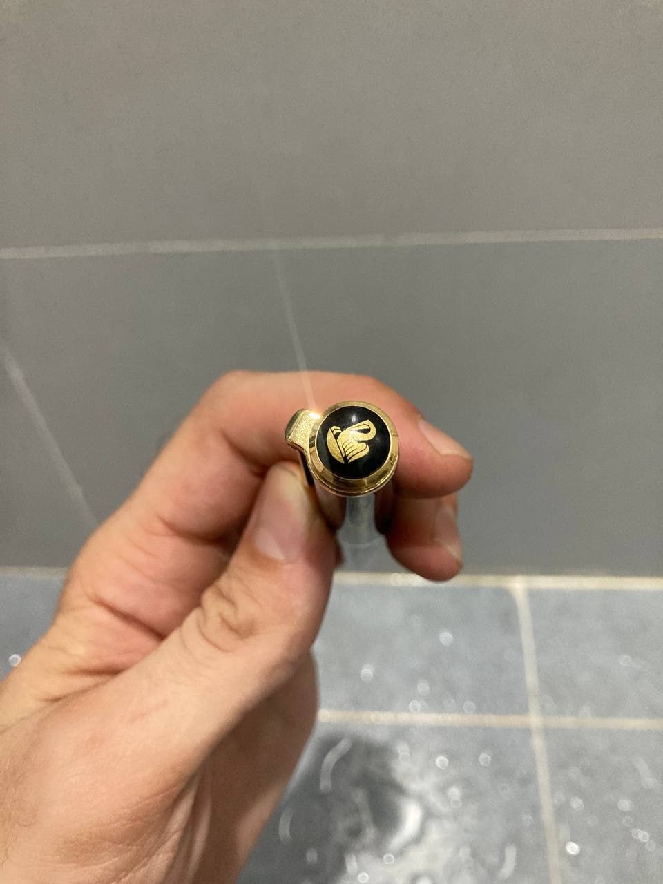 Фото 3: Продаётся ручка Pelikan Souverän M400 с двухцветным пером из золота 14K, поршневой…