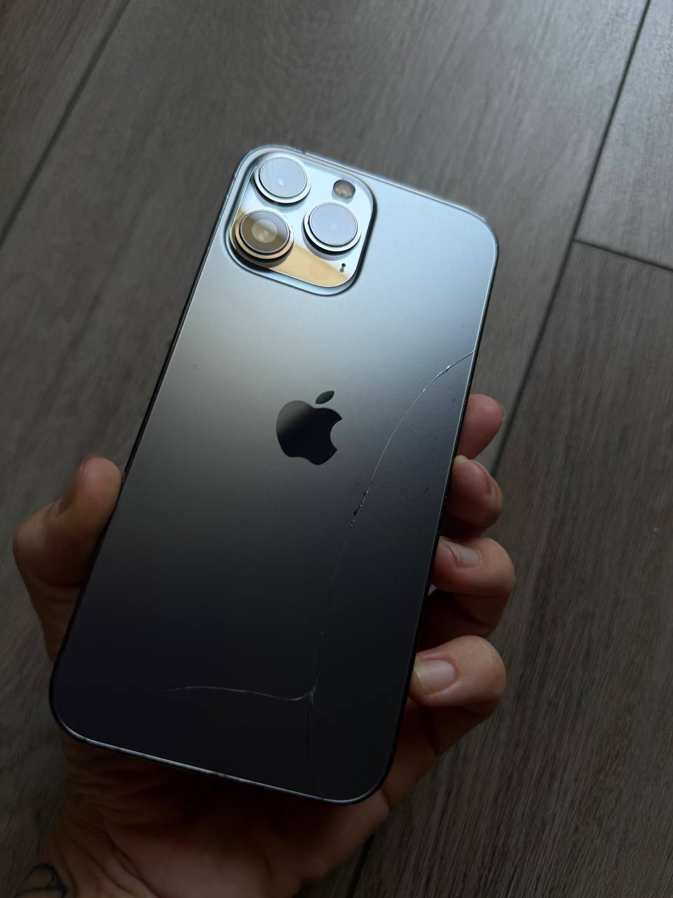 Фото 2: iPhone 13 Pro Max в отличном состоянии, всё работает, недавно заменена батарея (100%).