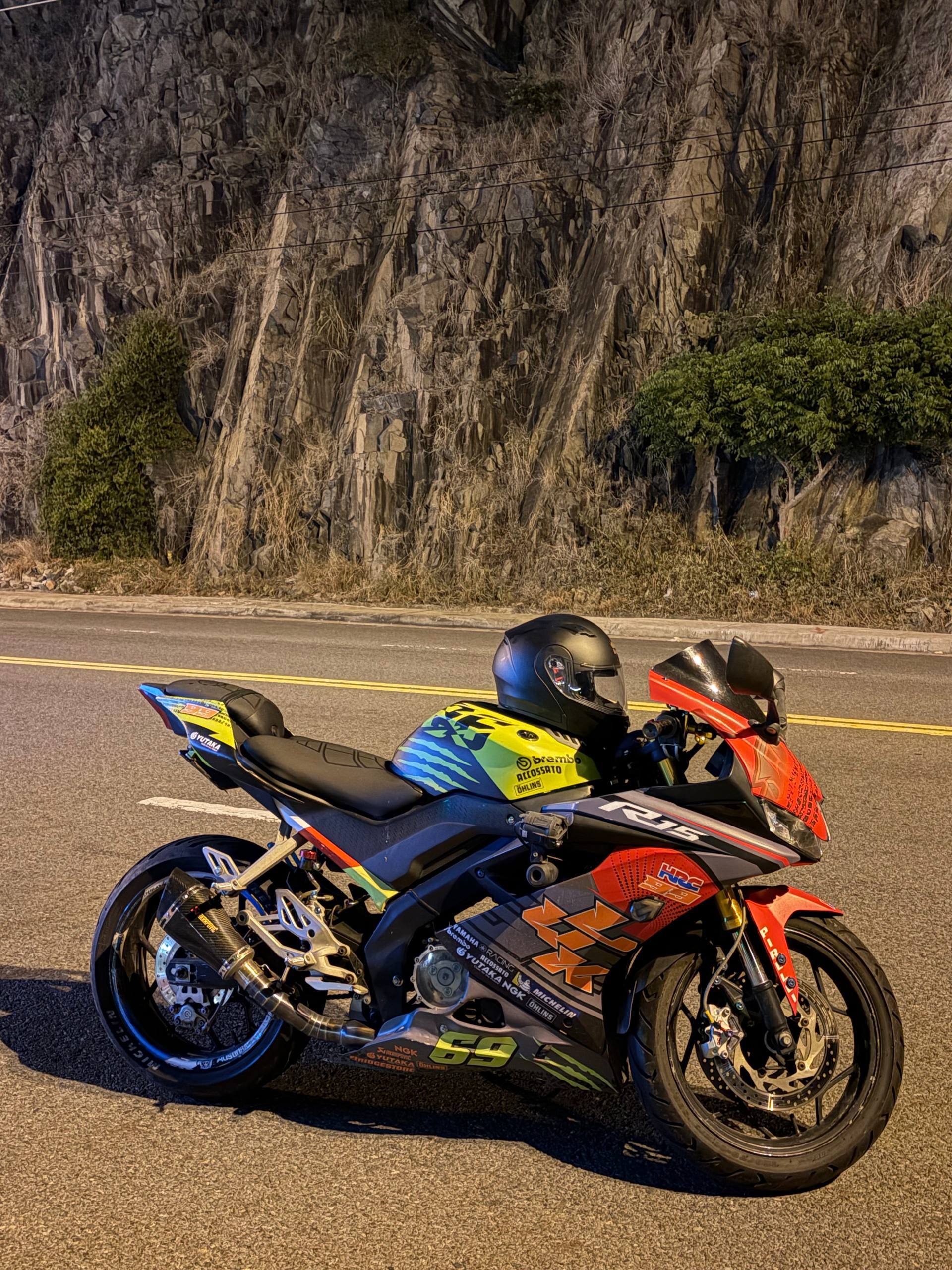 Продаётся мотоцикл Yamaha R15 2020 года выпуска, пробег 24 000 км
