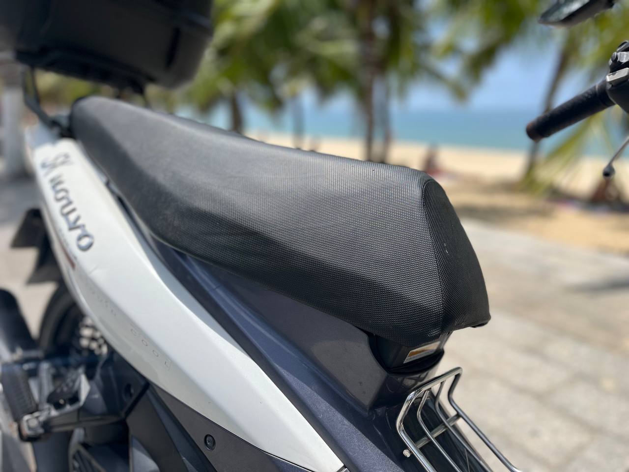 Продаётся Yamaha Nouvo 6 с установленным кофром и сиденьем повышенной комфортности.