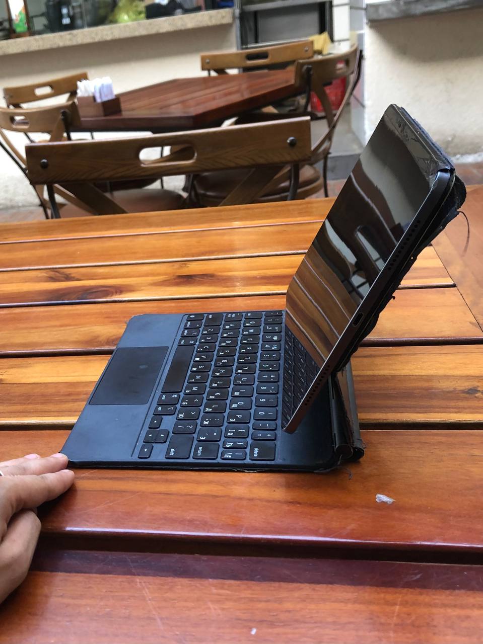 Продаётся iPad Air 5 с оригинальной клавиатурой Apple