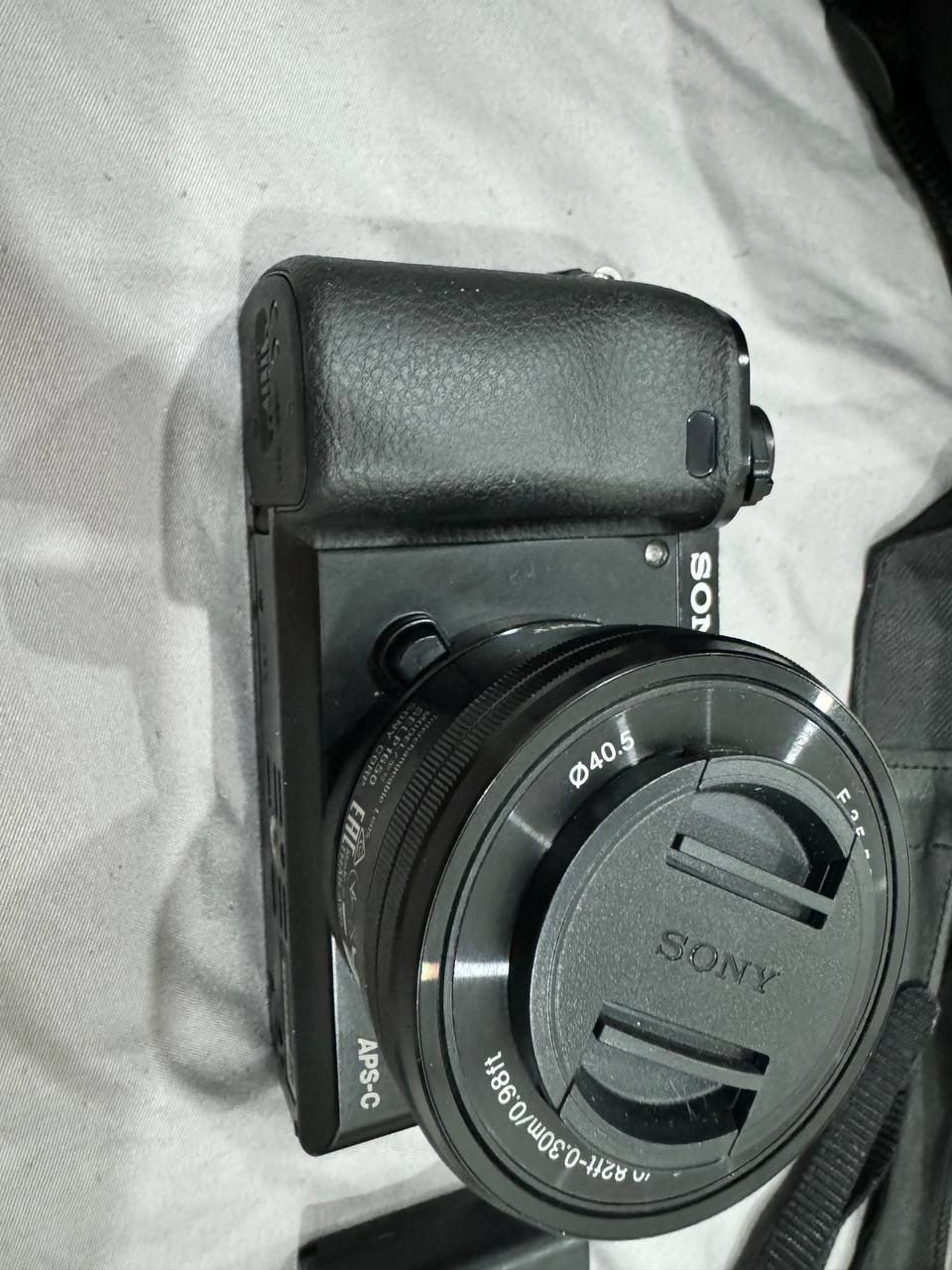 Фото 2: Фотоаппарат Sony Alpha 6000 в состоянии нового, куплен год назад, использовался редко.