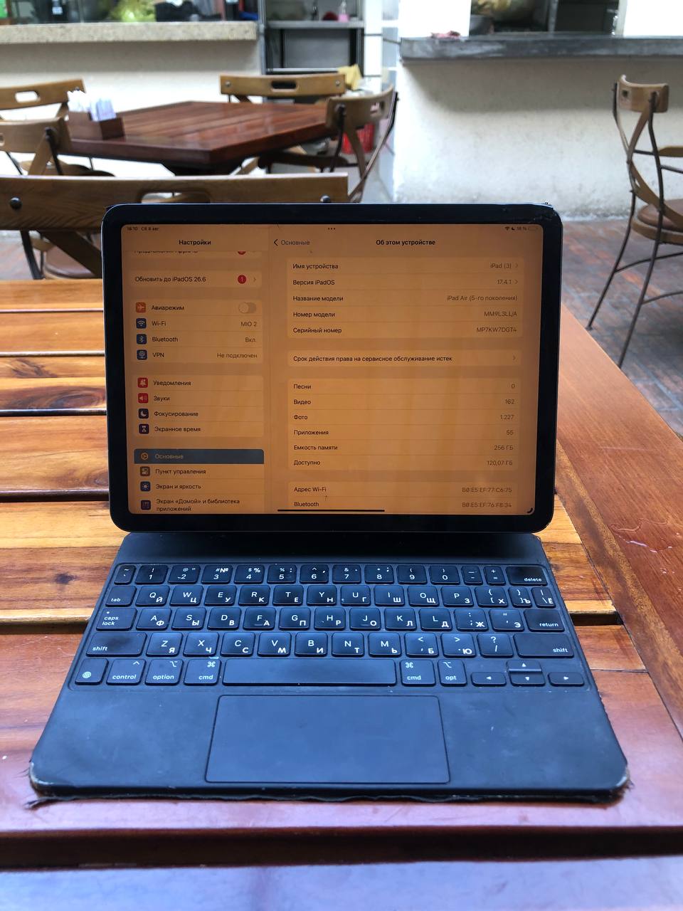 Фото 2: Продаётся iPad Air 5 с оригинальной клавиатурой Apple