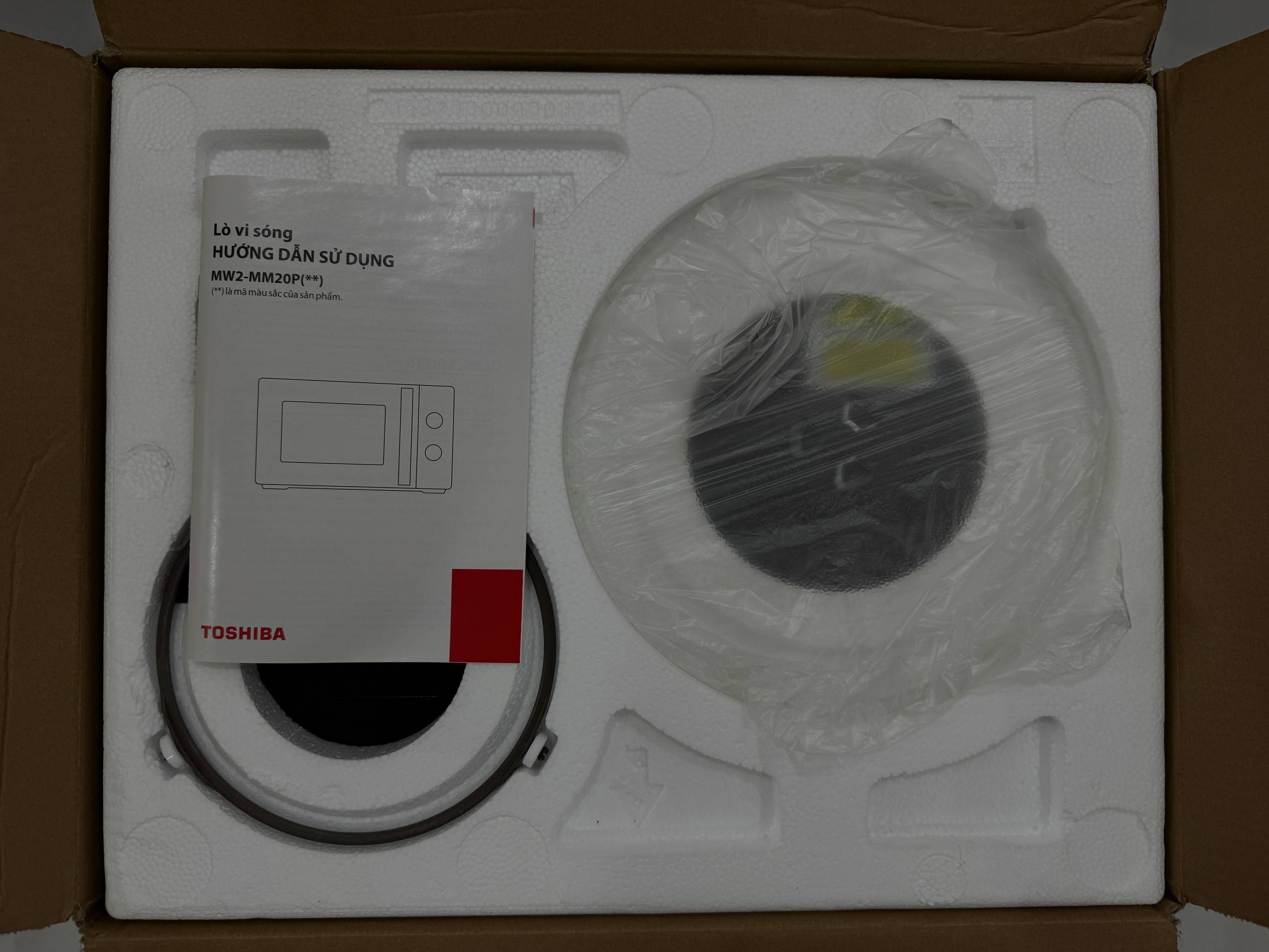 Фото 2: Продаётся микроволновая печь Toshiba MW2-MM20P(BK) в комплекте с коробкой, пенопластом…