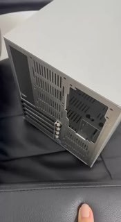 Фото 2: Продаётся новый корпус Jonsbo V4 в оригинальной коробке