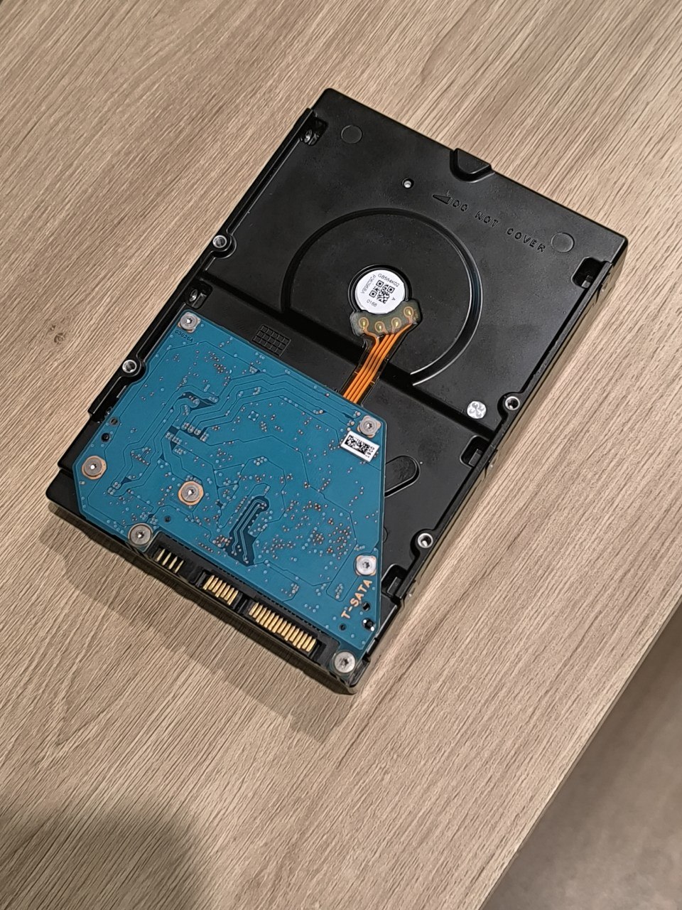 Фото 2: Продаётся корпоративный жёсткий диск Toshiba MG04ACA400N объёмом 4 терабайта.