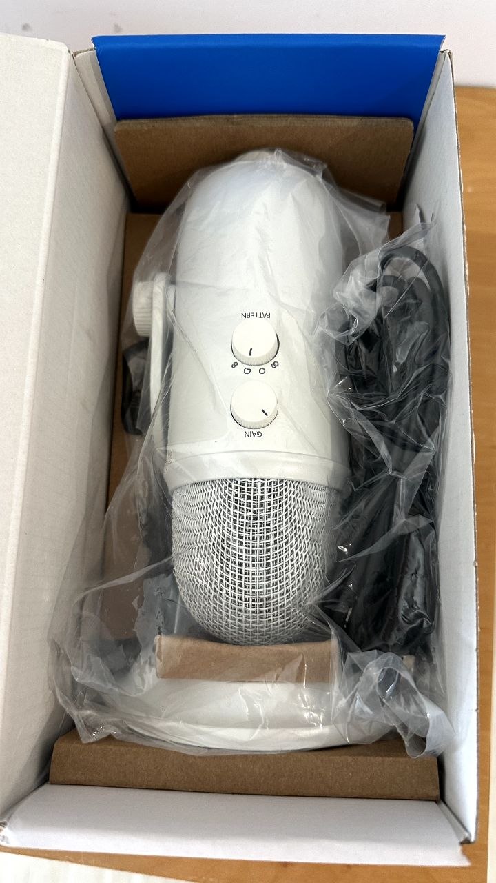 Фото 2: Продается профессиональный микрофон Blue Yeti USB