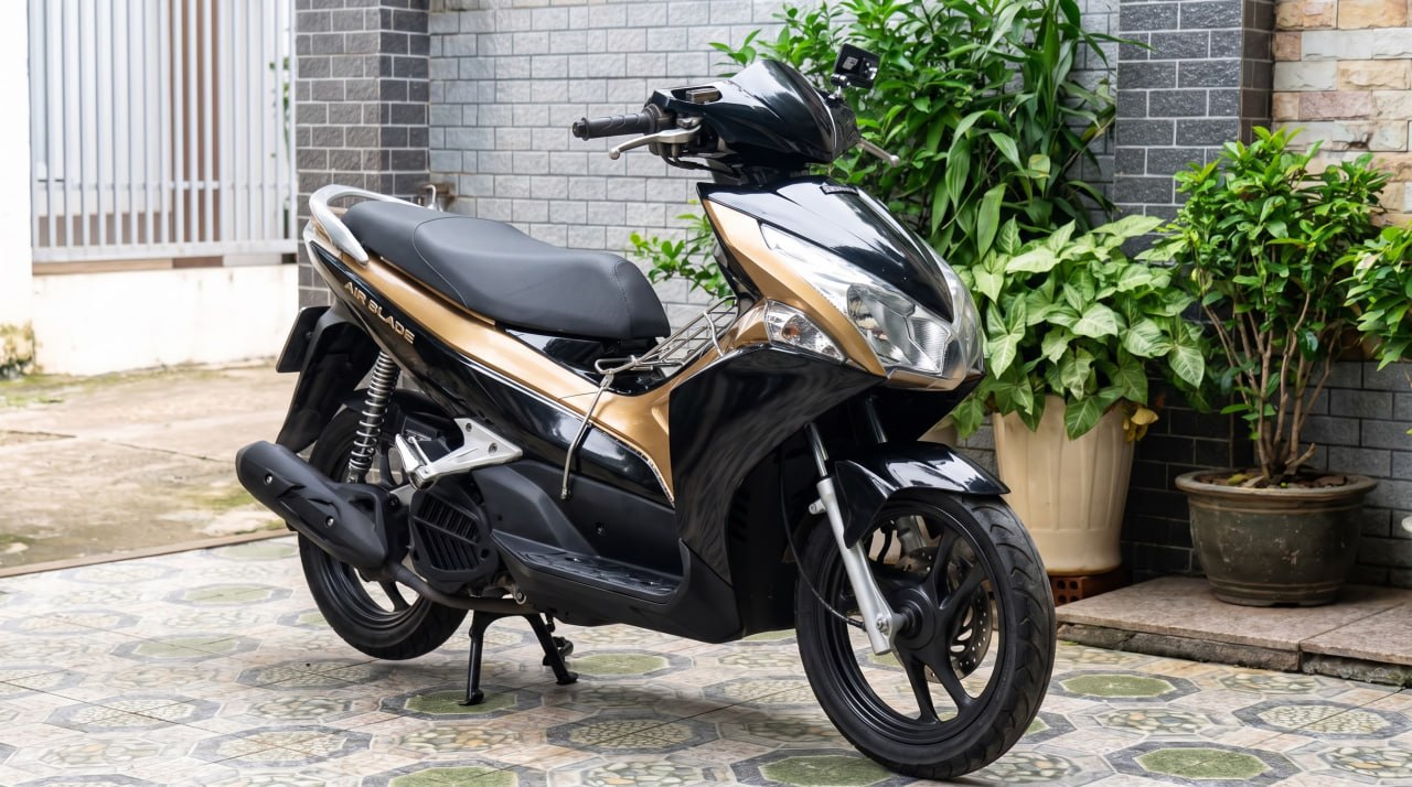 Фото 2: Продается Honda AirBlade 2012 года