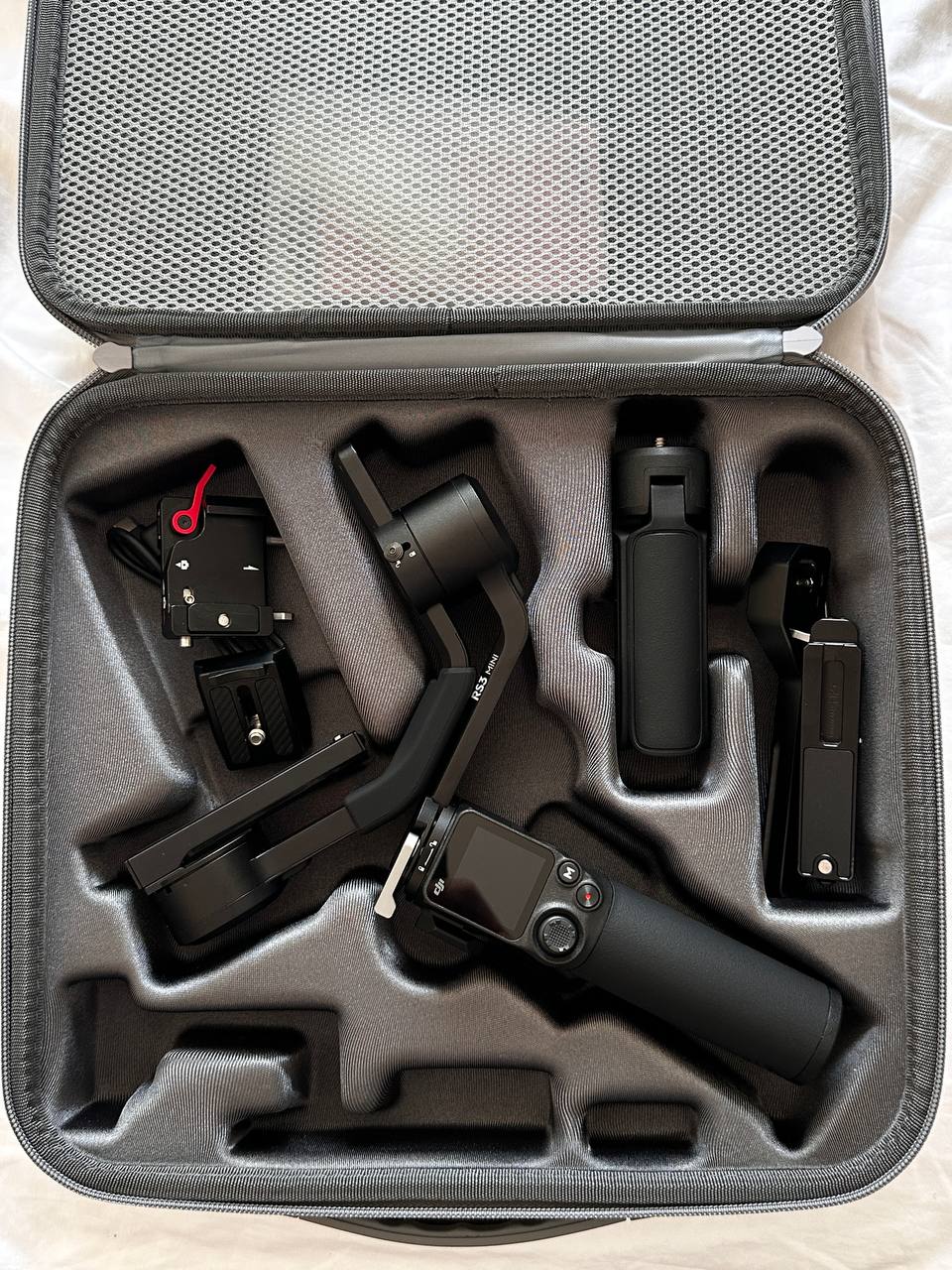 Фото 2: Продаётся стабилизатор DJI RS 3 Mini в идеальном состоянии, использовался всего два раза.