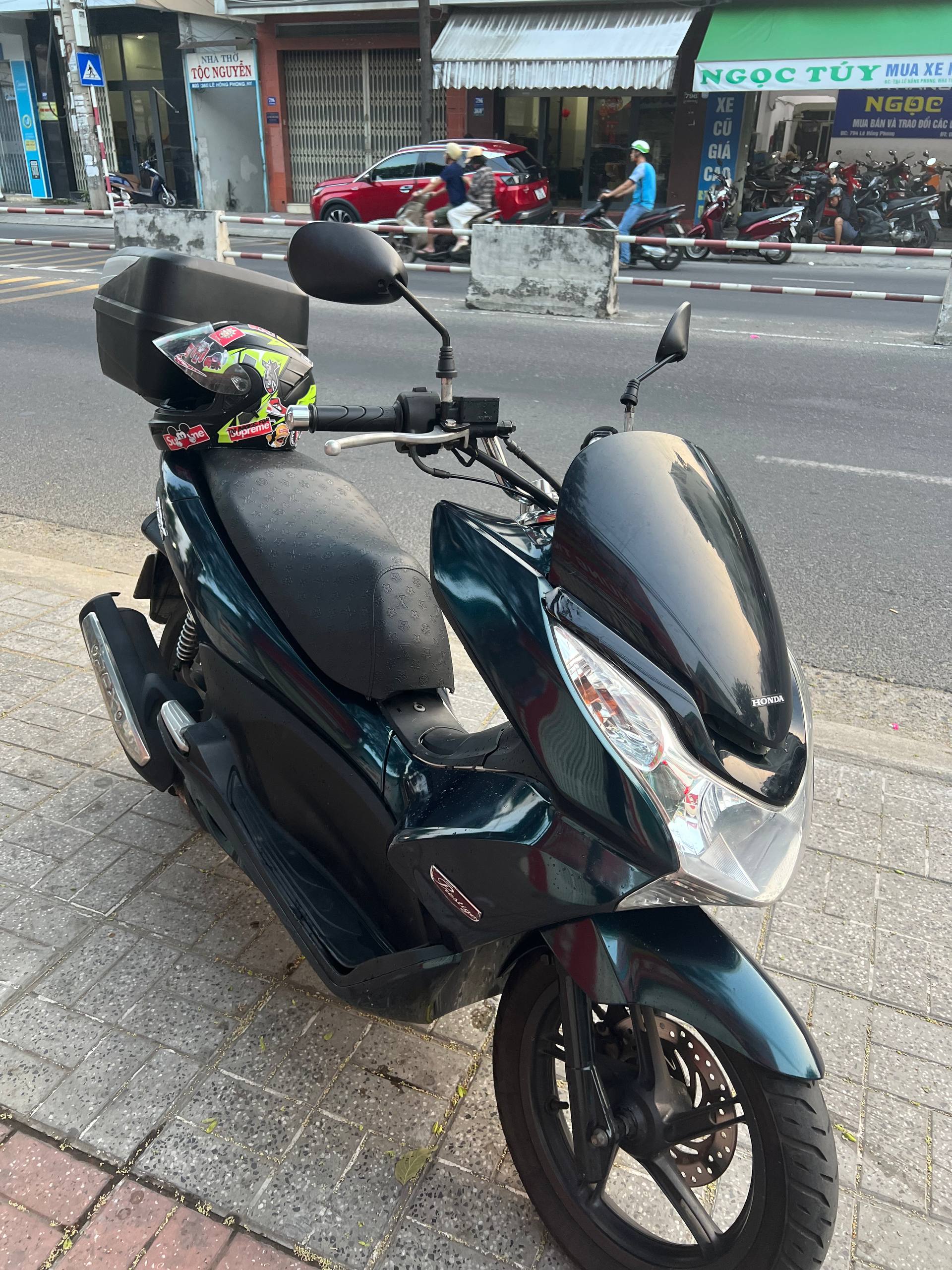 Фото 2: Продаю Honda PCX 2012 в отличном состоянии, полностью обслужен, без поломок.