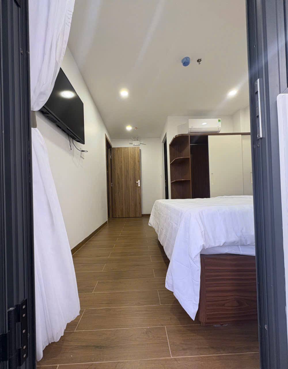 Фото 3: Сдаётся студия 100 м² на 5-м этаже с лифтом, полностью меблирована, с
