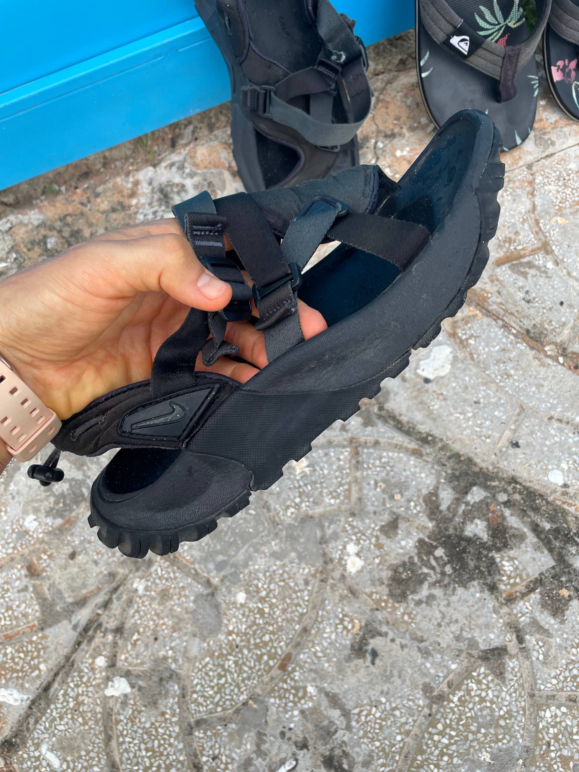 Продаются трекинговые сандалии Nike и шлепки Quicksilver