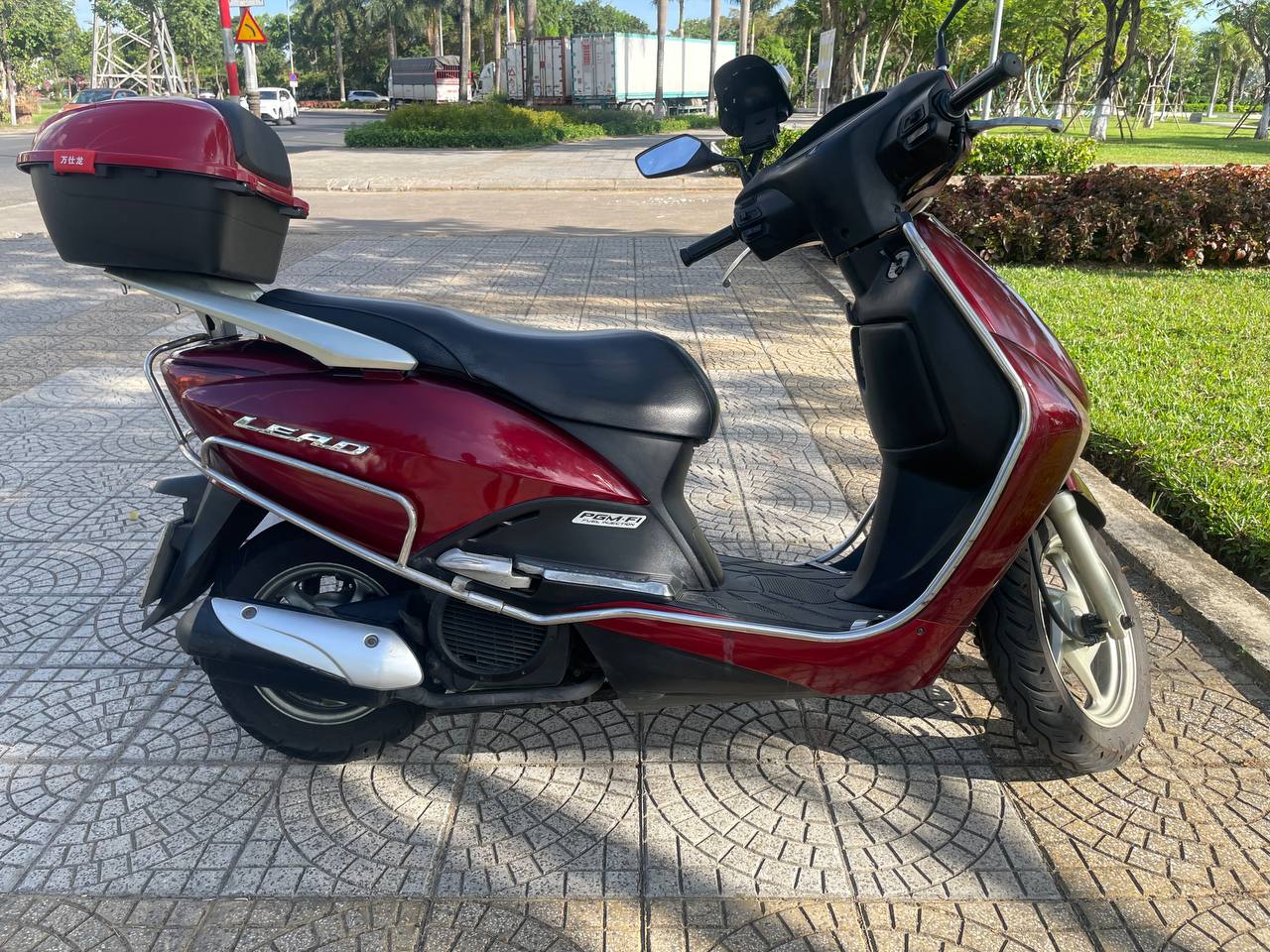 Фото 2: Продаётся скутер Honda Lead 110cc 2009 года с инжекторным двигателем.