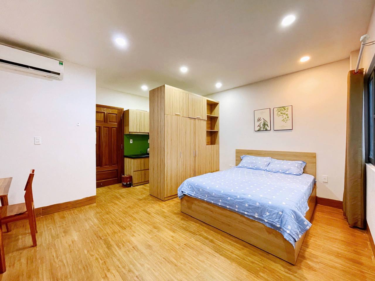 Сдаётся студия 30 м² в центре Нячанга, полностью меблирована, с балконом и парковкой.