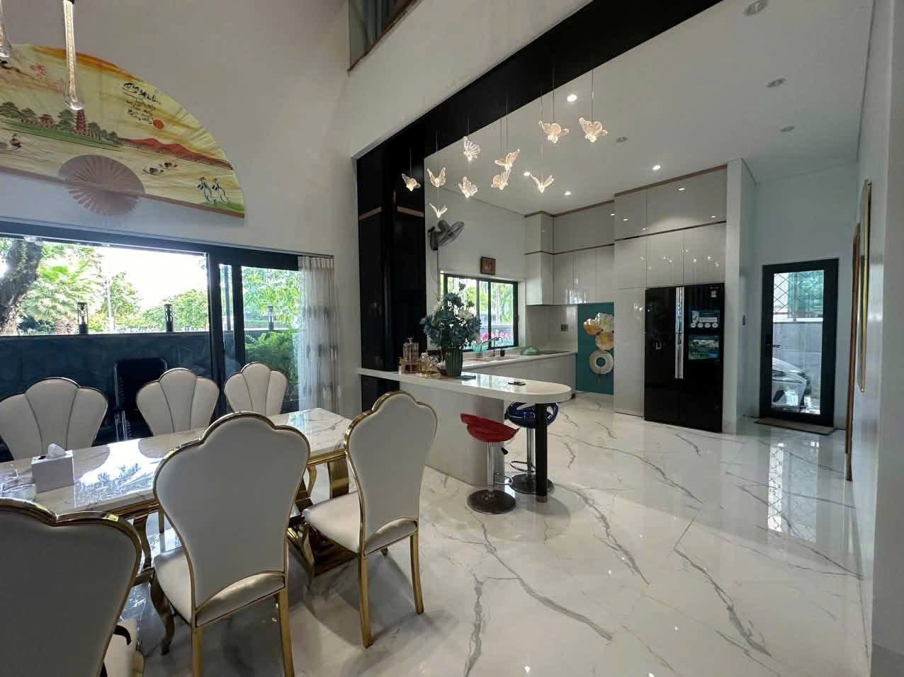 Фото 2: Сдаётся вилла 3 этажа, 4 спальни, 5 санузлов, площадь 150 м², в…