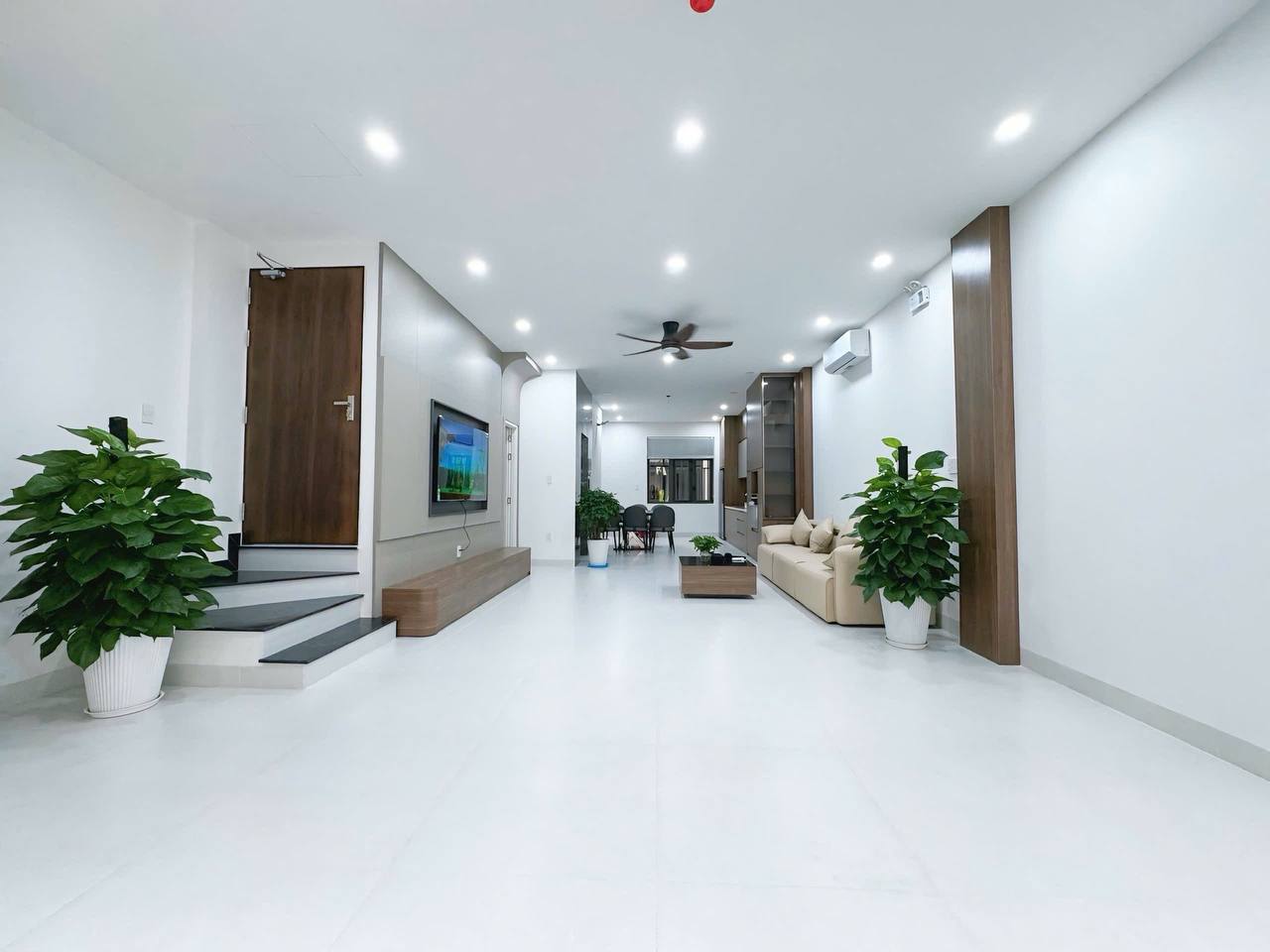 Фото 3: Сдаётся вилла 3 этажа, 5 спален, 5 ванных комнат, площадь 200 м²